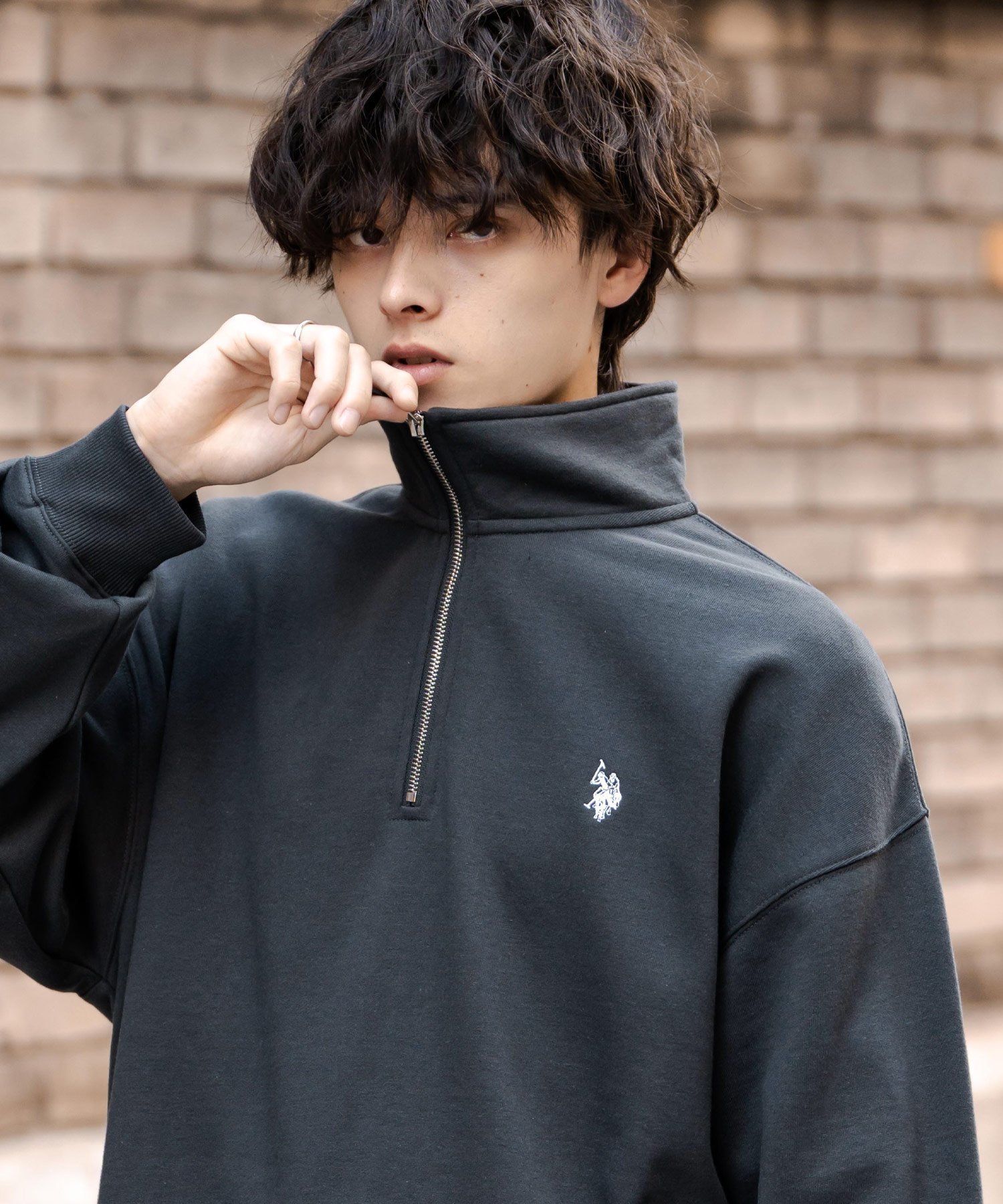 【ロッキーモンロー/Rocky Monroe】のU.S. POLO ASSN. オーバーサイズ裏起毛ワンポイントロゴ刺繍ハーフジップスウェット インテリア・キッズ・メンズ・レディースファッション・服の通販 founy(ファニー) ファッション Fashion レディースファッション Fashion for Women トップス・カットソー Cut & Sew Tops レディースパーカー・カジュアルフーディー Casual Hoodies & Sweatshirts スウェット・クルーネックトップス Sweatshirts & Crewnecks / Relaxed Fit Sweat Tops インナー Innerwear 切替 Switching, Contrast Panel シンプル Simple, Minimal スウェット / スエット Sweatshirt, Sweatwear スポーツ Sports, Activewear バランス Balance, Style Balance プレーン Plain, Simple 別注 Limited Edition, Custom Order メンズ Men's, Menswear リラックス Relax, Relaxed Fit ワイド Wide, Wide Fit ワンポイント One Point, Statement Accent 再入荷 Restock / Back in Stock おすすめ Recommended / Our Picks エレガント 上品 Elegant チャコール|ID: prp329100004780989 ipo3291000000034843864