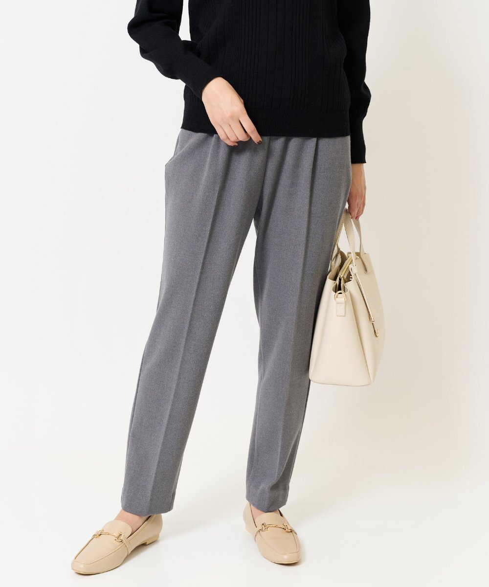 【アー ヴェー ヴェー/a.v.v】の【イージーケア/ストレッチ】あったか美ラクるイージーテーパードパンツ インテリア・キッズ・メンズ・レディースファッション・服の通販 founy(ファニー) 　ファッション　Fashion　レディースファッション　Fashion for Women　パンツ　Pants & Trousers　ギャザー　Gathered, Ruffled　スウェット / スエット　Sweatshirt, Sweatwear　ストレッチ　Stretch, Stretchy Fabric　センター　Center, Center Line　定番　Standard, Basic Item　人気　Popular, Best Seller　フェミニン　Feminine, Girly　ベーシック　Basic, Essential　楽ちん　Easy Fit, Comfortable　ワイド　Wide, Wide Fit　再入荷　Restock / Back in Stock　ビジネス 仕事 通勤　Business / Work / Commuting　グレー|ID: prp329100004781077 ipo3291000000034687657