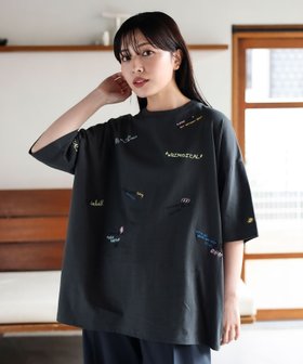 【ビームス ウイメン/BEAMS】のランダム ロゴ 刺繍 Tシャツ 人気、トレンドファッション・服の通販 founy(ファニー) ファッション Fashion レディースファッション Fashion for Women トップス・カットソー Cut & Sew Tops シャツ・ブラウス・オフィスカジュアル Elegant Blouses & Button-Ups ロングTシャツ・Tシャツ Longline T-Shirts & Tees おすすめ Recommended / Our Picks インナー Innerwear カラフル Colorful Design シンプル Simple, Minimal パターン Pattern, Design Print フロント Front, Front Design ランダム Random, Irregular 洗える Machine Washable 長袖 Long Sleeve, Full Sleeve |ID:prp329100004781126