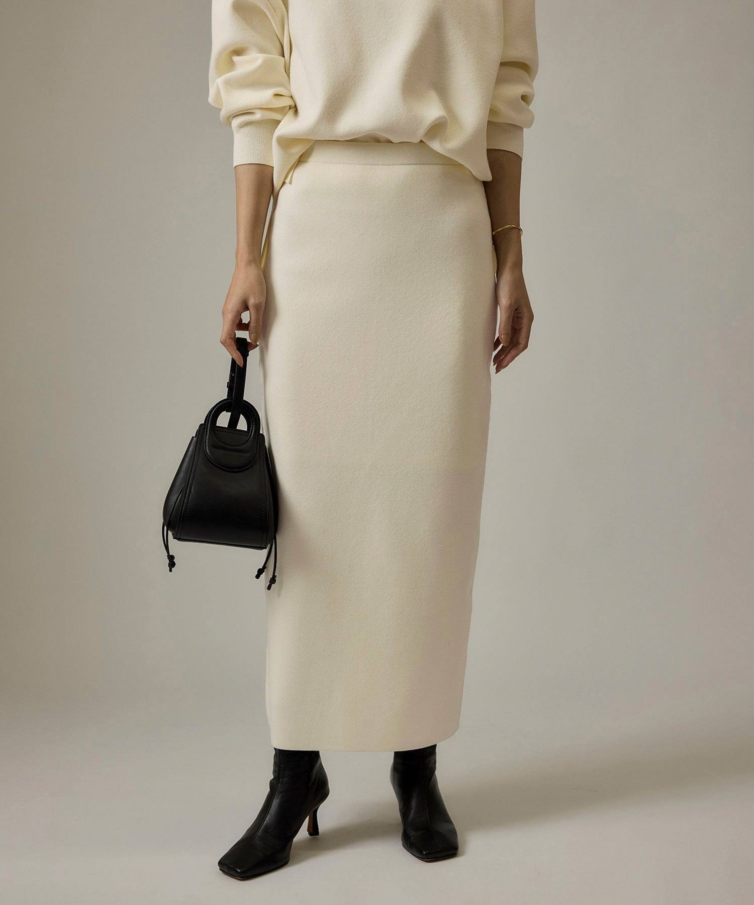 【ロペ/ROPE'】の【J aDoRe・店舗限定】ハイゲージウールスムースIラインニットスカート/セットアップ対応 インテリア・キッズ・メンズ・レディースファッション・服の通販 founy(ファニー) 　ファッション　Fashion　レディースファッション　Fashion for Women　セットアップ　Matching Sets　スカート・ミニ/ミディ/マキシ　Skirts / Mini, Midi & Maxi Skirts　シンプル　Simple, Minimal　ジャケット　Jacket, Outerwear　ストッキング　Stockings, Sheer Tights　ストレッチ　Stretch, Stretchy Fabric　スリット　Slit, Slit Detail　セットアップ　Set-Up, Coordinated Outfit　タイツ　Tights, Legwear　ベーシック　Basic, Essential　ポケット　Pocket, Pocket Detail　ロング　Long, Long-Length　おすすめ　Recommended / Our Picks　オフホワイト(15)|ID: prp329100004781134 ipo3291000000034688068