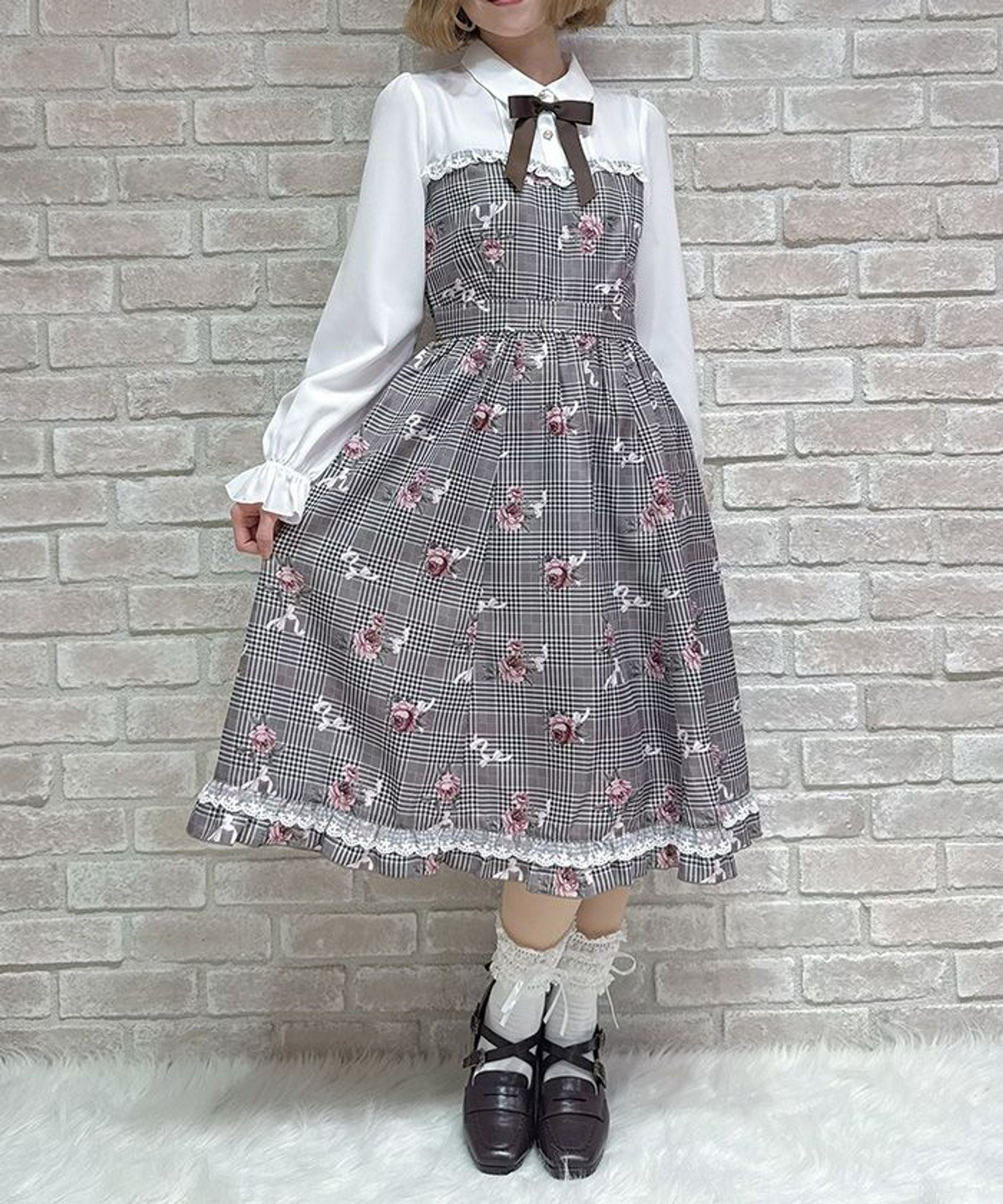 【アクシーズファム/axes femme】のホリデーチェック柄ワンピース インテリア・キッズ・メンズ・レディースファッション・服の通販 founy(ファニー) 　ファッション　Fashion　レディースファッション　Fashion for Women　ワンピース　Dresses　おすすめ　Recommended / Our Picks　ガーリー　Girly, Feminine Style　チェック　Check, Plaid, Tartan　ビスチェ　Bustier, Corset Top　フリル　Frill, Ruffle　ブローチ　Brooch, Pin Brooch　ホリデーシーズン　Holiday Season　リボン　Ribbon, Bow　レース　Lace, Lace Fabric　ローズ　Rose, Rose Motif　茶|ID: prp329100004781252 ipo3291000000034688959