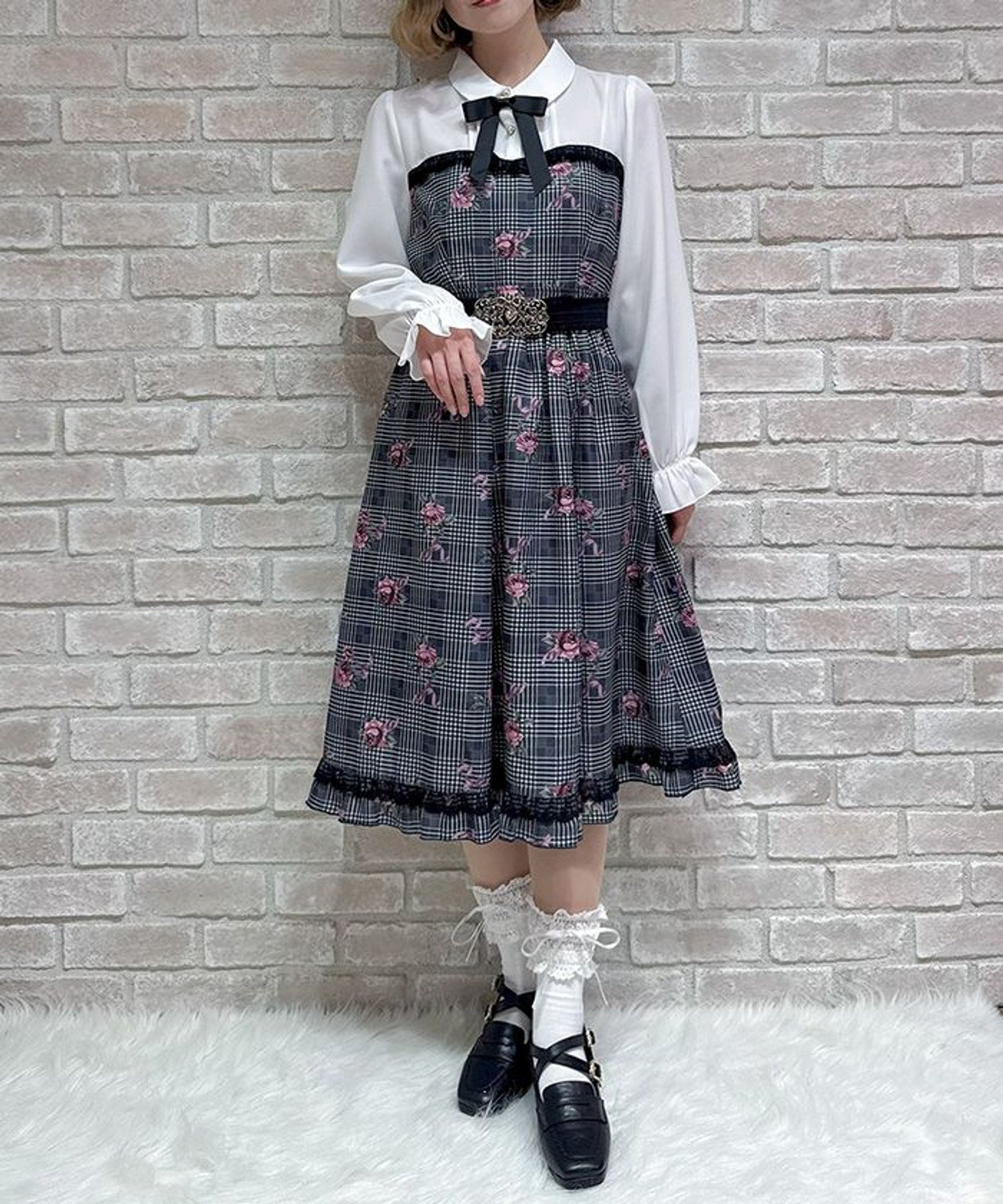 【アクシーズファム/axes femme】のホリデーチェック柄ワンピース インテリア・キッズ・メンズ・レディースファッション・服の通販 founy(ファニー) 　ファッション　Fashion　レディースファッション　Fashion for Women　ワンピース　Dresses　おすすめ　Recommended / Our Picks　ガーリー　Girly, Feminine Style　チェック　Check, Plaid, Tartan　ビスチェ　Bustier, Corset Top　フリル　Frill, Ruffle　ブローチ　Brooch, Pin Brooch　ホリデーシーズン　Holiday Season　リボン　Ribbon, Bow　レース　Lace, Lace Fabric　ローズ　Rose, Rose Motif　黒|ID: prp329100004781252 ipo3291000000034688960