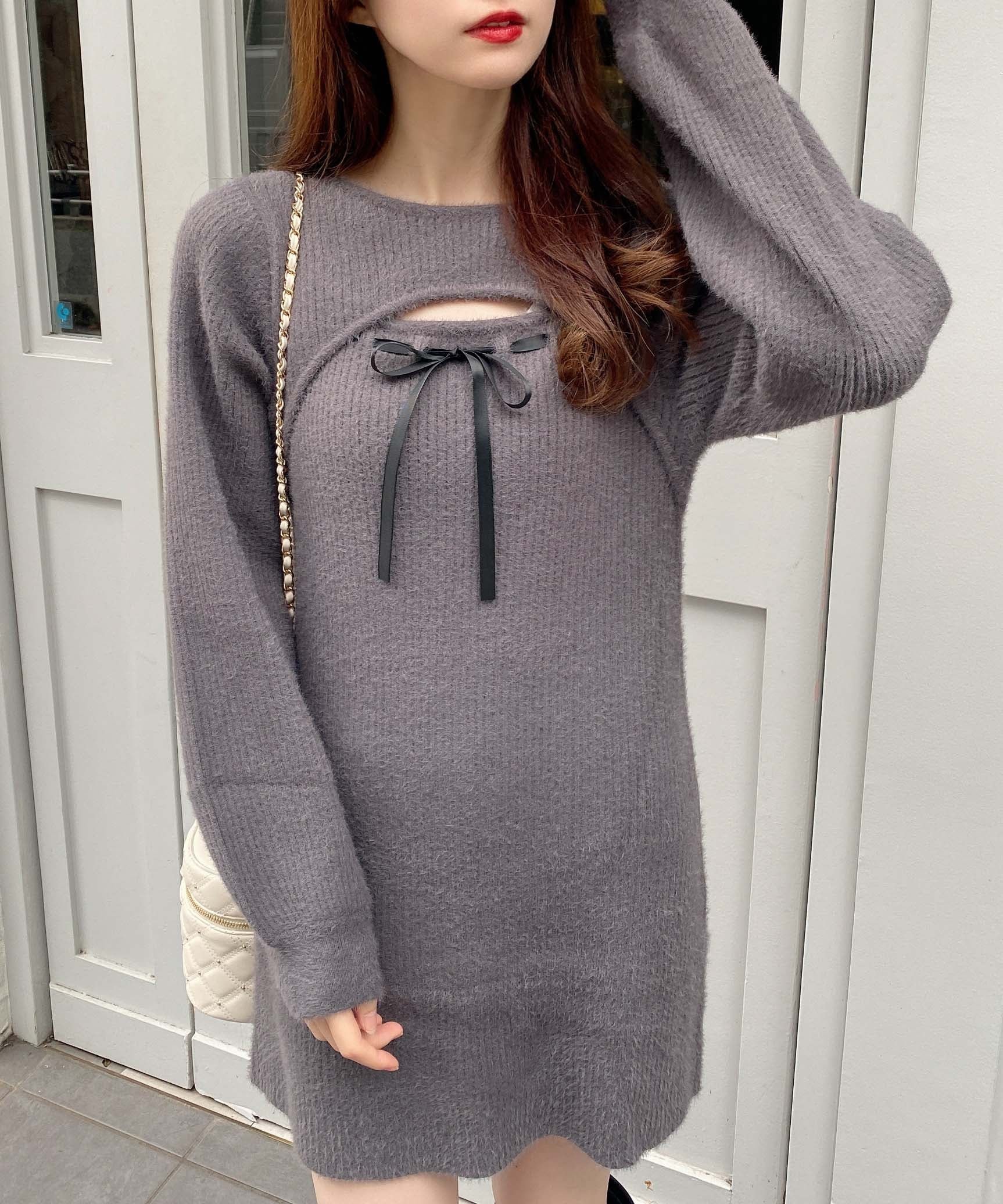 【イング/INGNI】のINGNI/12GフェザーデコルテオープンニットOP インテリア・キッズ・メンズ・レディースファッション・服の通販 founy(ファニー) 　ファッション　Fashion　レディースファッション　Fashion for Women　トップス・カットソー　Cut & Sew Tops　ニット　Knit Tops & Sweaters　ガーリー　Girly, Feminine Style　今季　This Season, Current Season　スマホ　Smartphone, Mobile Device　デコルテ　Décolleté, Neckline　トレンド　Trend, Trending Now　フェザー　Feather, Feather Detail　リボン　Ribbon, Bow　ロング　Long, Long-Length　冬　Winter / This Winter　チャコールグレー|ID: prp329100004781271 ipo3291000000034689064