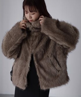 【リベリー/Riberry】のダブルジップフェイクファージャケット 人気、トレンドファッション・服の通販 founy(ファニー) ファッション Fashion レディースファッション Fashion for Women アウター Coat / Outerwear Collection レディースジャケット・軽アウター Jackets 軽量 Lightweight, Ultra Light ショート Short, Short Length スウェット / スエット Sweatshirt, Sweatwear スタンド Stand Collar, Upright Stand デニム Denim, Jeans Material トレンド Trend, Trending Now バランス Balance, Style Balance フェイクファー Faux Fur, Imitation Fur フロント Front, Front Design ブルゾン Blouson, Bomber Jacket ポケット Pocket, Pocket Detail 防寒 Cold Protection, Winter-Ready ミックス Mix, Mixed Style ミドル Middle Length, Mid Height リアル Real, Realistic リラックス Relax, Relaxed Fit 冬 Winter / This Winter エレガント 上品 Elegant |ID:prp329100004782180