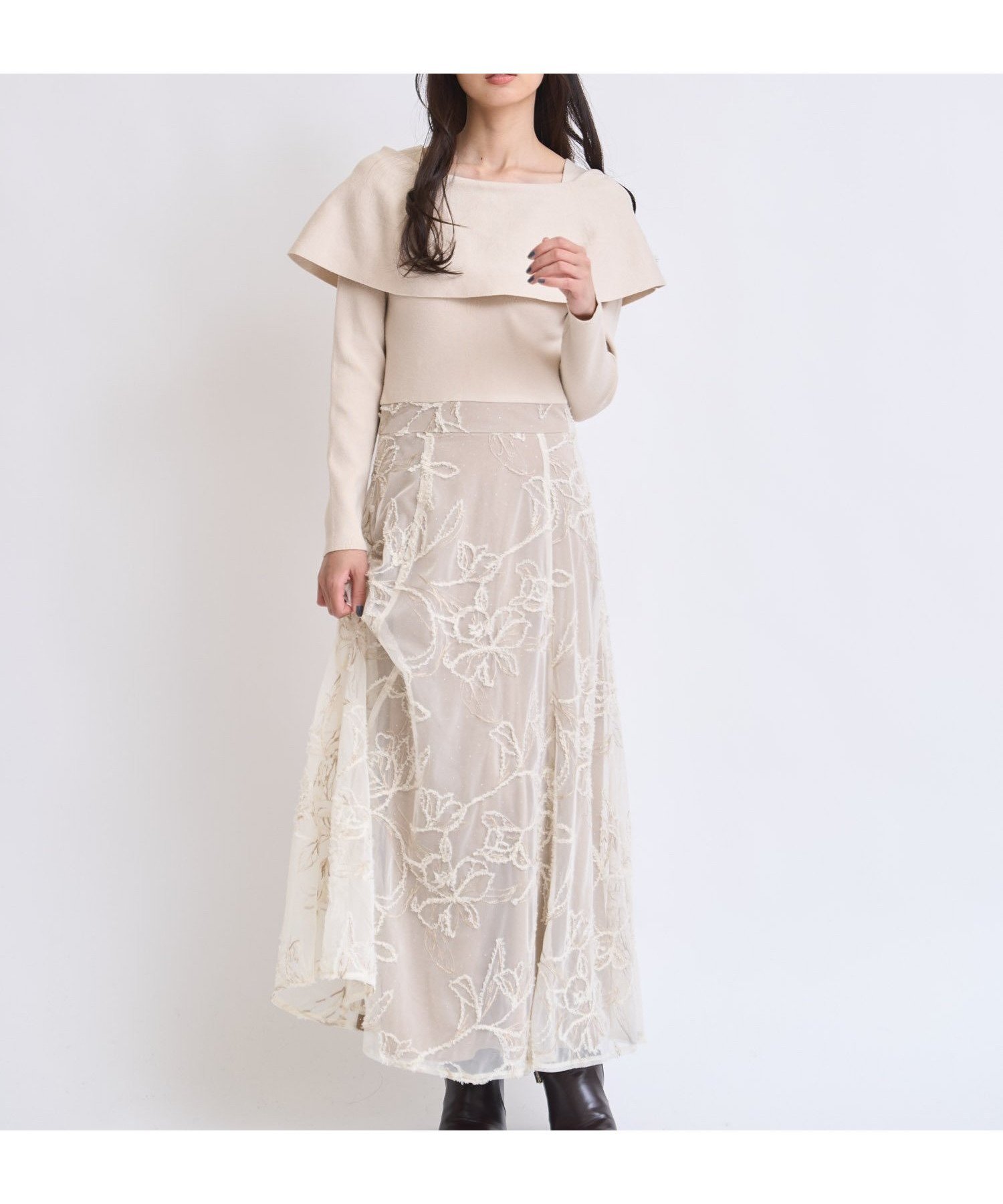 【ノエラ/Noela】の【15周年】モール刺繍ドッキングワンピース インテリア・キッズ・メンズ・レディースファッション・服の通販 founy(ファニー) 　ファッション　Fashion　レディースファッション　Fashion for Women　ワンピース　Dresses　スペシャル　Special, Limited Edition　ドッキング　Docking, Mixed Material　ポケット　Pocket, Pocket Detail　エレガント 上品　Elegant　ベージュ|ID: prp329100004783260 ipo3291000000034711610