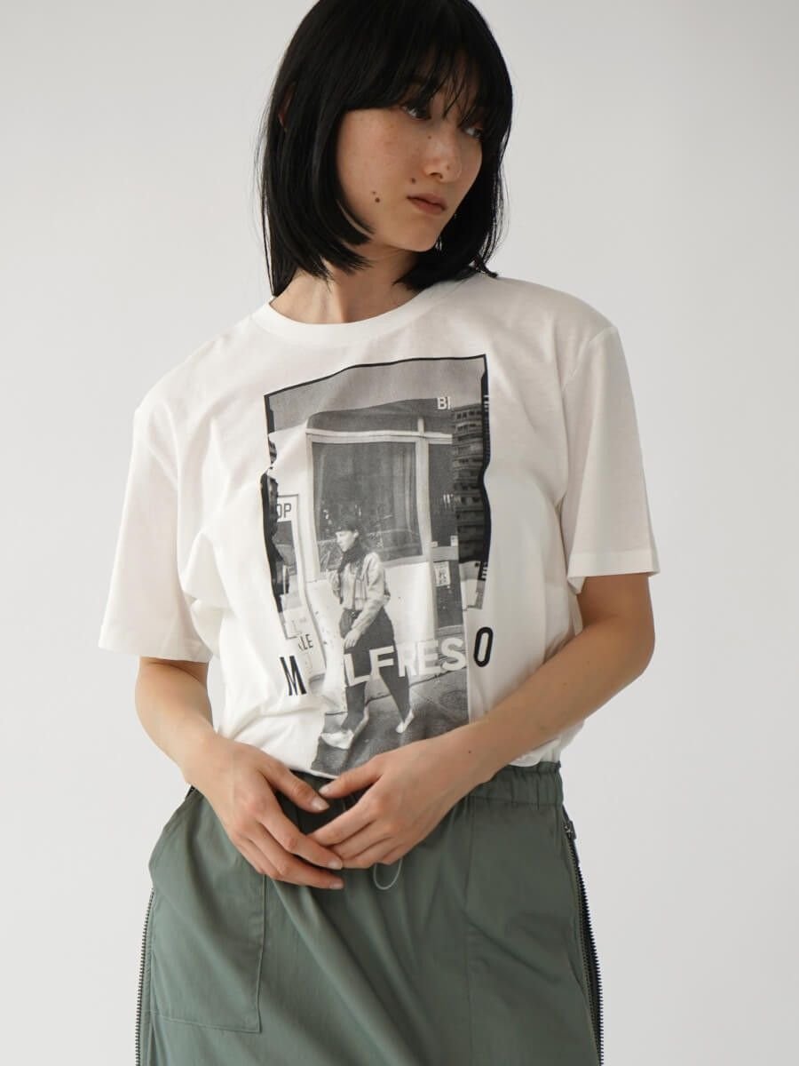 【ラシュッド/LASUD】のグラフィックプリントベーシックTEE インテリア・キッズ・メンズ・レディースファッション・服の通販 founy(ファニー) ファッション Fashion レディースファッション Fashion for Women カットソー Cut and Sewn Top スリット Slit, Slit Detail バランス Balance, Style Balance プリント Print, Printed Pattern ボトム Bottoms, Lower Wear モノトーン Monotone, Black and White オフホワイト|ID: prp329100004783407 ipo3291000000034714160