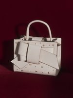 【フレイ アイディー/FRAY I.D】の【ルエル】ビジューリボンミドルバッグ 人気、トレンドファッション・服の通販 founy(ファニー) ファッション Fashion レディースファッション Fashion for Women バッグ Bags 傘 Umbrella, Parasol スタッズ Studs, Metal Accents スペシャル Special, Limited Edition スマート Smart, Elegant ハンカチ Handkerchief, Hanky パール Pearl, Pearl Accent ビジュー Bijou, Jewel-like Accent ビッグ Big, Oversized ボックス Boxy, Box Shape ポケット Pocket, Pocket Detail ランダム Random, Irregular リップ Lip, Lip Motif リボン Ribbon, Bow リュクス Luxury, Elegant, High-End, Chic エレガント 上品 Elegant ホリデーシーズン Holiday Season |ID:prp329100004783751