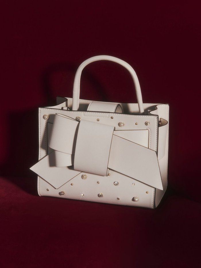 【フレイ アイディー/FRAY I.D】の【ルエル】ビジューリボンミドルバッグ インテリア・キッズ・メンズ・レディースファッション・服の通販 founy(ファニー) https://founy.com/ ファッション Fashion レディースファッション Fashion for Women バッグ Bags 傘 Umbrella, Parasol スタッズ Studs, Metal Accents スペシャル Special, Limited Edition スマート Smart, Elegant ハンカチ Handkerchief, Hanky パール Pearl, Pearl Accent ビジュー Bijou, Jewel-like Accent ビッグ Big, Oversized ボックス Boxy, Box Shape ポケット Pocket, Pocket Detail ランダム Random, Irregular リップ Lip, Lip Motif リボン Ribbon, Bow リュクス Luxury, Elegant, High-End, Chic エレガント 上品 Elegant ホリデーシーズン Holiday Season |ID: prp329100004783751 ipo3291000000035050866