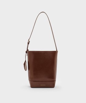 【チャールズ アンド キース/CHARLES & KEITH】のEnola エノラ イロンゲイティッドバケットバッグ 人気、トレンドファッション・服の通販 founy(ファニー) ファッション Fashion レディースファッション Fashion for Women バッグ Bags シンプル Simple, Minimal バケツ Bucket, Bucket Style フォーマル Formal, Dressy ボックス Boxy, Box Shape ポケット Pocket, Pocket Detail ポーチ Pouch, Small Case |ID:prp329100004783762