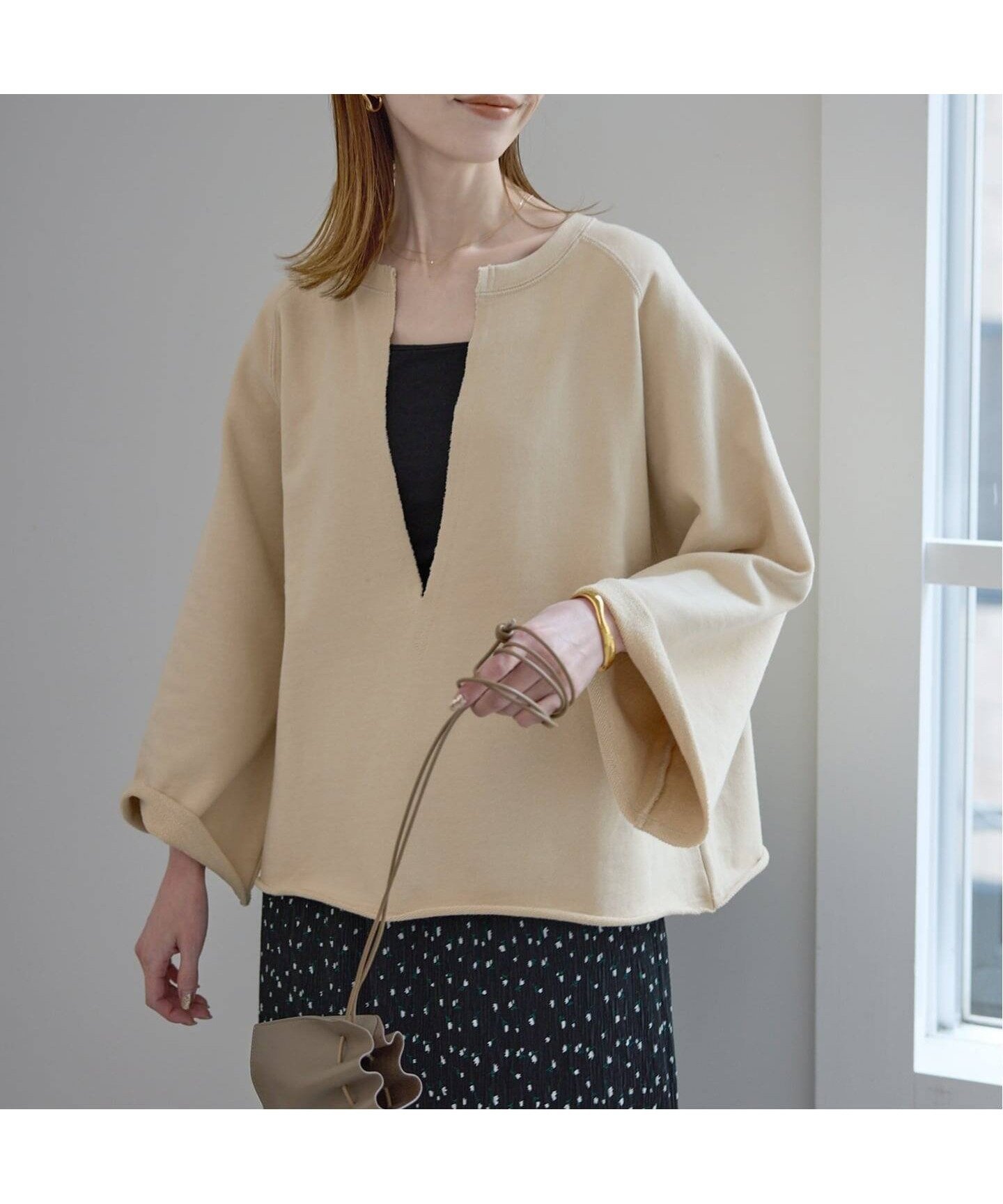 【スローブ イエナ/SLOBE IENA】の裏毛スキッパープルオーバー インテリア・キッズ・メンズ・レディースファッション・服の通販 founy(ファニー) ファッション Fashion レディースファッション Fashion for Women トップス・カットソー Cut & Sew Tops カジュアルプルオーバー・ニットトップス Pullovers & Knit Tops / Casual Pullovers 2026年 2026 おすすめ Recommended / Our Picks インナー Innerwear カットソー Cut and Sewn Top シアー Sheer, See-Through スウェット / スエット Sweatshirt, Sweatwear スキッパー Skipper, Open Collar リラックス Relax, Relaxed Fit ベージュ|ID: prp329100004783800 ipo3291000000034871511