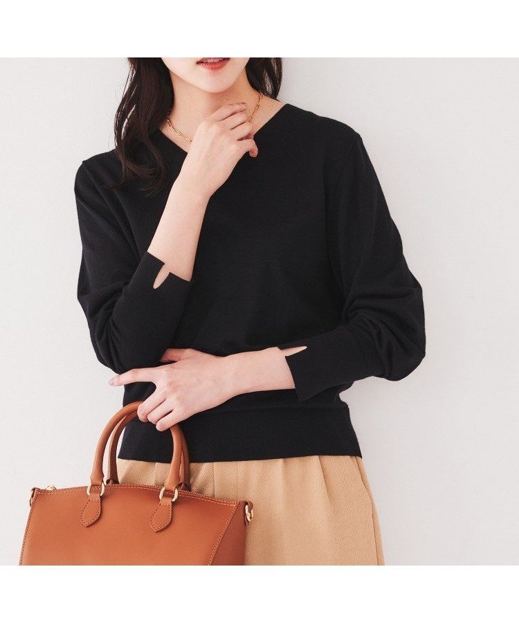 【アンタイトル/UNTITLED】の【アンサンブル可能/洗える】シルクウールカシミヤ Vネックニット インテリア・キッズ・メンズ・レディースファッション・服の通販 founy(ファニー) 　ファッション　Fashion　レディースファッション　Fashion for Women　トップス・カットソー　Cut & Sew Tops　ニット　Knit Tops & Sweaters　アンサンブルニット　Knit Ensembles & Twin Sets　Vネックトップス　V-Neck Tops / V-Cut Neckline Shirts　アンサンブル　Ensemble Set　洗える　Machine Washable　カフス　Cuff Design　コンパクト　Compact, Small Size　シルク　Silk, 100% Silk　スマート　Smart, Elegant　デコルテ　Décolleté, Neckline　定番　Standard, Basic Item　なめらか　Smooth, Silky Texture　ミックス　Mix, Mixed Style　ワイド　Wide, Wide Fit　おすすめ　Recommended / Our Picks　エレガント 上品　Elegant　ブラック|ID: prp329100004783934 ipo3291000000034721786