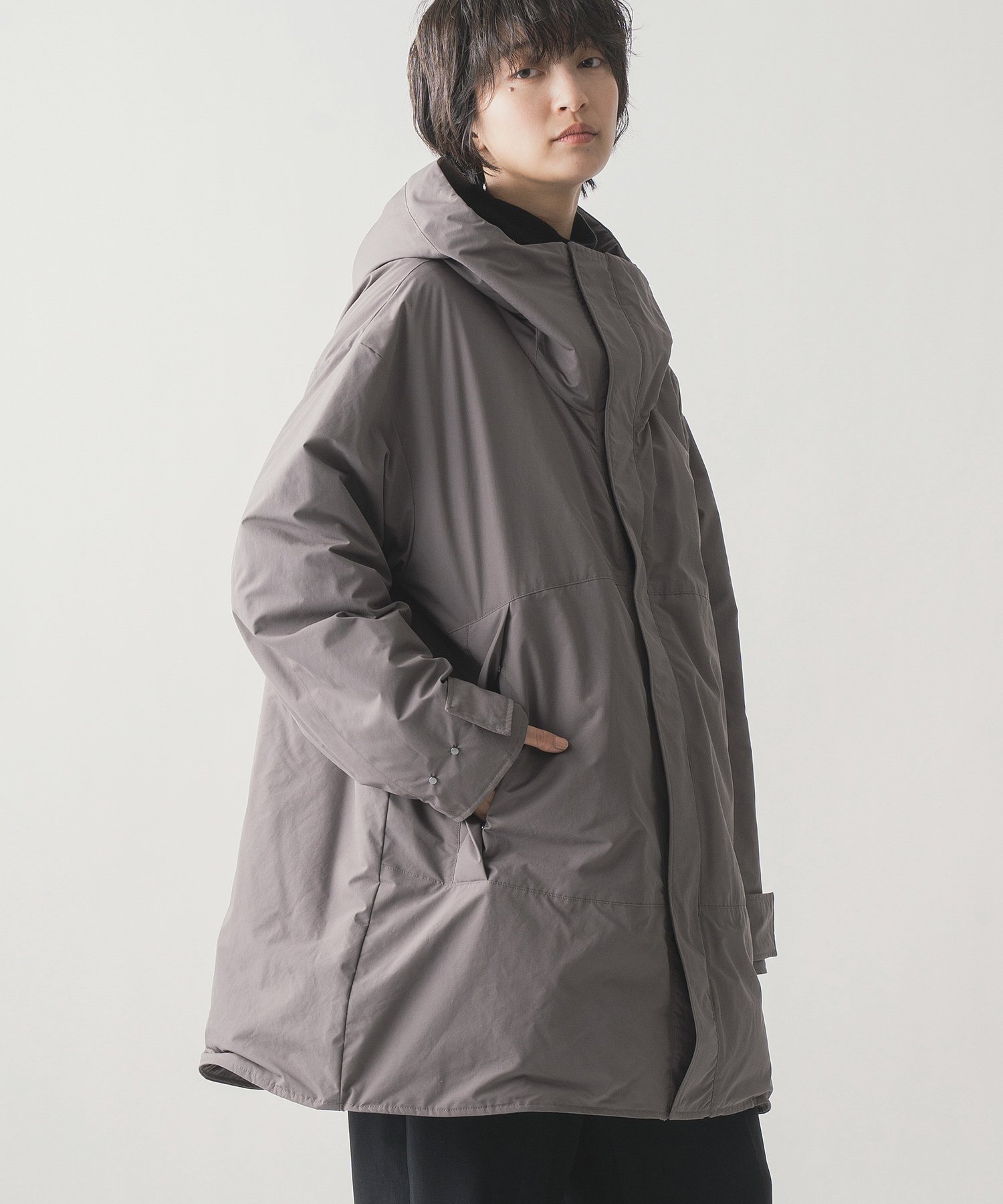 【ビーアパートメント/b apartment / MEN】の「miffew/ミフュー」HOODED DOWN JACKET インテリア・キッズ・メンズ・レディースファッション・服の通販 founy(ファニー) 　ファッション　Fashion　メンズファッション　Fashion for Men　アウトドア　Outdoor Clothing　インナー　Innerwear　コレクション　Collection, Seasonal Line　タフタ　Taffeta, Structured Fabric　ダウン　Down, Puffer　トレンド　Trend, Trending Now　ドット　Polka Dot, Dot Pattern　フロント　Front, Front Design　ミリタリー　Military, Army Style　冬　Winter / This Winter　再入荷　Restock / Back in Stock　おすすめ　Recommended / Our Picks　CHARCOAL|ID: prp329100004783980 ipo3291000000034995945
