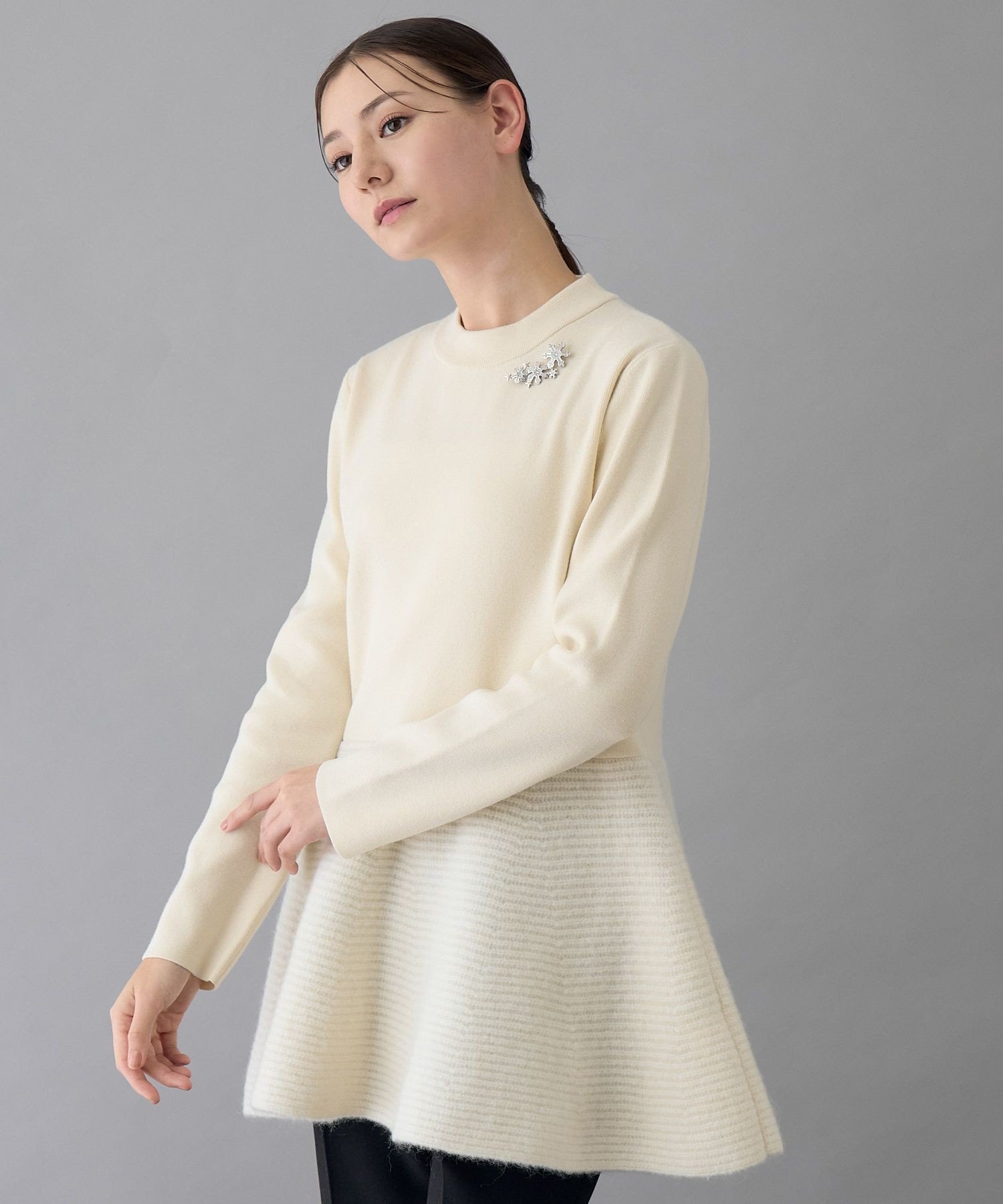 【アナイ/ANAYI】のファー加工ペプラム プルオーバー インテリア・キッズ・メンズ・レディースファッション・服の通販 founy(ファニー) 　ファッション　Fashion　レディースファッション　Fashion for Women　トップス・カットソー　Cut & Sew Tops　カジュアルプルオーバー・ニットトップス　Pullovers & Knit Tops / Casual Pullovers　コレクション　Collection, Seasonal Line　スマート　Smart, Elegant　テクスチャー　Texture, Textured Fabric　バランス　Balance, Style Balance　バレエ　Ballet, Ballet Style　フレア　Flare, Flared　ペプラム　Peplum, Flared Hem　ロング　Long, Long-Length　ワイド　Wide, Wide Fit　冬　Winter / This Winter　再入荷　Restock / Back in Stock　off white|ID: prp329100004784028 ipo3291000000034774788