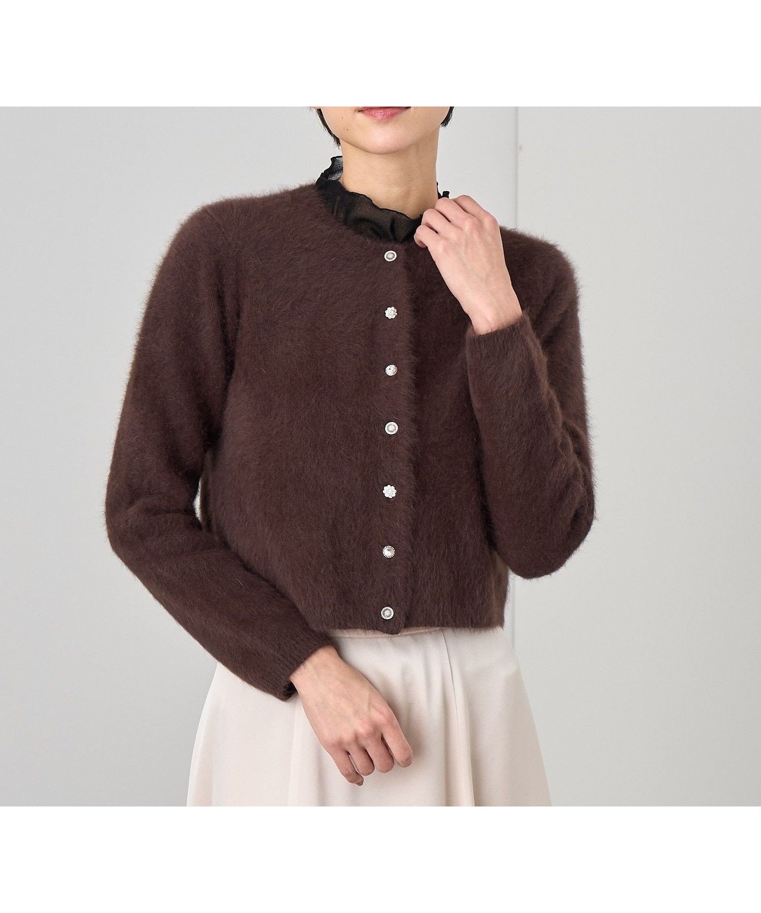 【アナイ/ANAYI】のフラッフィアソート釦ショート カーディガン インテリア・キッズ・メンズ・レディースファッション・服の通販 founy(ファニー) 　ファッション　Fashion　レディースファッション　Fashion for Women　トップス・カットソー　Cut & Sew Tops　カーディガン・羽織り　Layered Style Cardigans　オレンジ　Orange　秋　Autumn　カーディガン　Cardigan, Knitwear　コンパクト　Compact, Small Size　ショート　Short, Short Length　スマート　Smart, Elegant　定番　Standard, Basic Item　人気　Popular, Best Seller　バランス　Balance, Style Balance　ビジュー　Bijou, Jewel-like Accent　ロング　Long, Long-Length　冬　Winter / This Winter　A/W・秋冬　Autumn/Winter　再入荷　Restock / Back in Stock　エレガント 上品　Elegant　dark brown|ID: prp329100004784034 ipo3291000000034723060