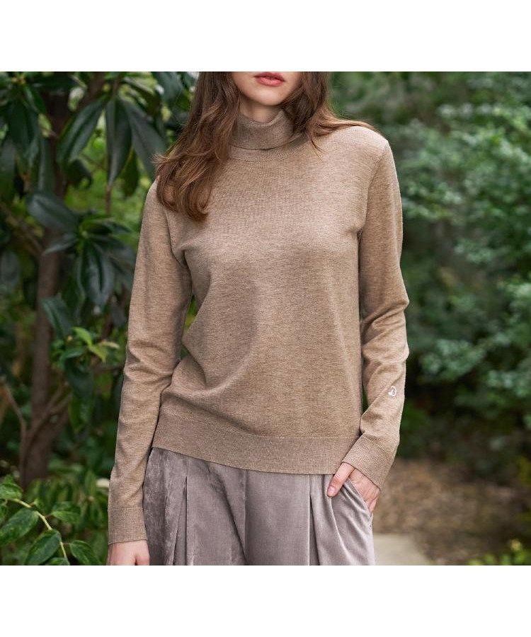 【ドレステリア/DRESSTERIOR】の【CLASSY.12月号/otonaMUSE11月号掲載】ウールブレンド天竺タートルニット インテリア・キッズ・メンズ・レディースファッション・服の通販 founy(ファニー) 　雑誌掲載アイテム　Magazine Picks & Fashion Features　ファッション雑誌　Fashion Magazines　クラッシィ　CLASSY.　オトナミューズ　otona MUSE　ファッション　Fashion　レディースファッション　Fashion for Women　トップス・カットソー　Cut & Sew Tops　ニット　Knit Tops & Sweaters　11月号　November Issue　12月号　December Issue　シンプル　Simple, Minimal　スマート　Smart, Elegant　雑誌　Magazine, Fashion Magazine　タートル　Turtleneck, Turtle Collar　タートルネック　Turtleneck, High Neck　なめらか　Smooth, Silky Texture　ワンポイント　One Point, Statement Accent　ライトベージュ|ID: prp329100004784087 ipo3291000000034723926