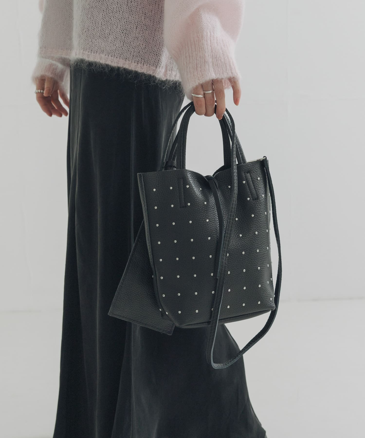 【アーバンリサーチ/URBAN RESEARCH】のスタッズミニトートバッグ 人気、トレンドファッション・服の通販 founy(ファニー) 　ファッション　Fashion　レディースファッション　Fashion for Women　バッグ　Bags　2025年　2025　2025-2026秋冬・A/W　Autumn/Winter 2025–26 AW25–26　冬　Winter / This Winter　ショルダー　Shoulder, Shoulder Strap　シンプル　Simple, Minimal　スタッズ　Studs, Metal Accents　ポーチ　Pouch, Small Case　エレガント 上品　Elegant　A/W・秋冬　Autumn/Winter　 other-1|ID: prp329100004784341 ipo3291000000034932906