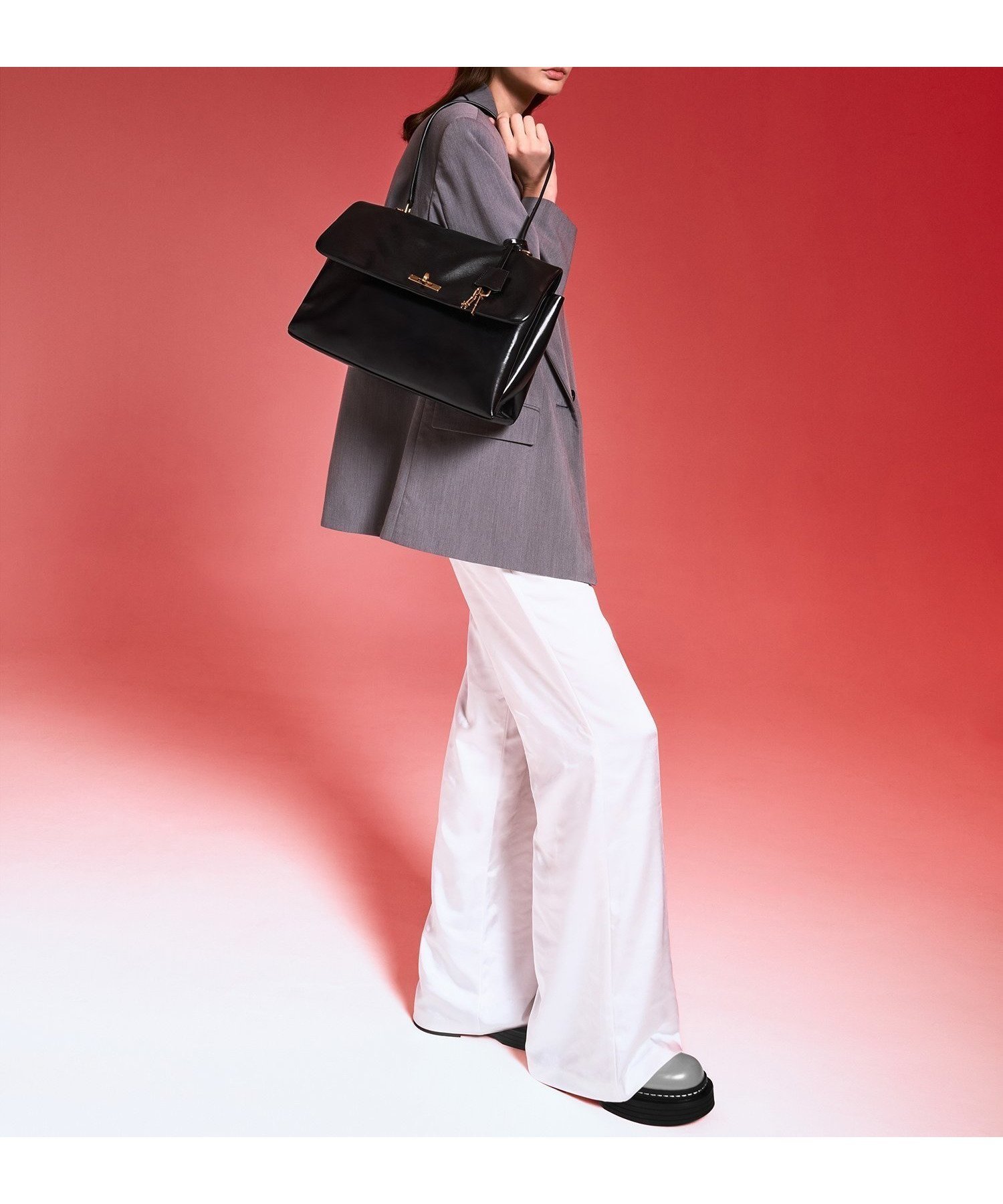 【チャールズ アンド キース/CHARLES & KEITH】のKerry ケリー トップハンドルサッチェルバッグ 人気、トレンドファッション・服の通販 founy(ファニー) 　ファッション　Fashion　レディースファッション　Fashion for Women　バッグ　Bags　ショルダー　Shoulder, Shoulder Strap　セパレート　Separate, Two-Piece　チャーム　Charm, Pendant　トレンド　Trend, Trending Now　ビッグ　Big, Oversized　フォルム　Silhouette, Form　プリーツ　Pleats, Pleated　エレガント 上品　Elegant　今季　This Season, Current Season　ビジネス 仕事 通勤　Business / Work / Commuting　 other-1|ID: prp329100004784343 ipo3291000000034729511