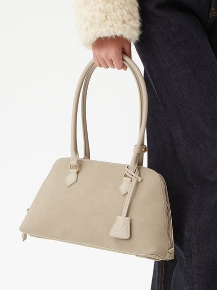 【ミラオーウェン/Mila Owen】のボストンショルダーバッグ インテリア・キッズ・メンズ・レディースファッション・服の通販 founy(ファニー) https://founy.com/ 雑誌掲載アイテム Magazine Picks & Fashion Features ファッション雑誌 Fashion Magazines ヴェリィ VERY ファッション Fashion レディースファッション Fashion for Women バッグ Bags 1月号 January Issue クラシカル Classical, Vintage-Inspired コンパクト Compact, Small Size スマート Smart, Elegant 雑誌 Magazine, Fashion Magazine トレンド Trend, Trending Now 台形 A-Line, Trapezoid Shape ボストン Boston モダン Modern, Contemporary |ID: prp329100004784356 ipo3291000000034918903