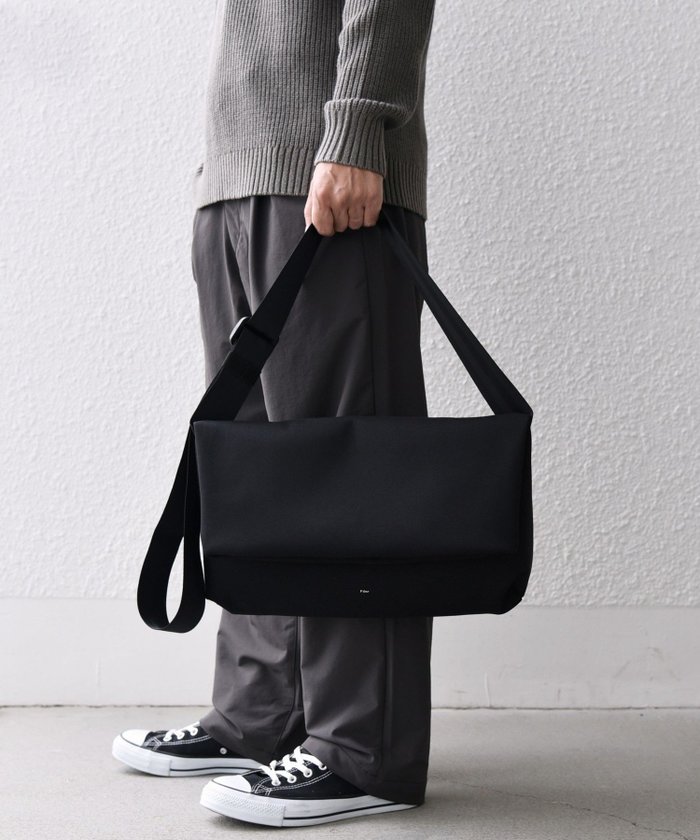 【シップス フォー ウィメン/SHIPS】の【SHIPS any 別注】Filer 撥水加工 トロピカル ビッグ ショルダーバッグ インテリア・キッズ・メンズ・レディースファッション・服の通販 founy(ファニー) https://founy.com/ ファッション Fashion レディースファッション Fashion for Women バッグ Bags ショルダー Shoulder, Shoulder Strap シンプル Simple, Minimal ジャケット Jacket, Outerwear スマホ Smartphone, Mobile Device スーツ Suit, Formalwear バランス Balance, Style Balance ビッグ Big, Oversized ポケット Pocket, Pocket Detail 別注 Limited Edition, Custom Order |ID: prp329100004784357 ipo3291000000034854650