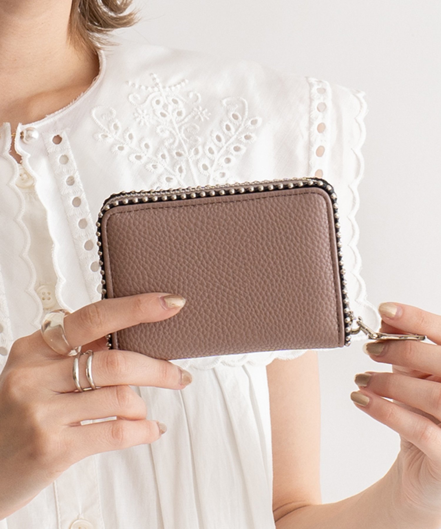 【ヴィータフェリーチェ/VitaFelice】のボールスタッズカード コインケース レディース スキミング防止 カードケース ニ財布 インテリア・キッズ・メンズ・レディースファッション・服の通販 founy(ファニー) ファッション Fashion レディースファッション Fashion for Women ミニ財布・二つ折り財布 Wallets & Card Cases カードケース/名刺入れ Card Holders & Business Cases 旅行 Travel 財布 Wallet, Purse スモークピンク|ID: prp329100004784398 ipo3291000000034900201