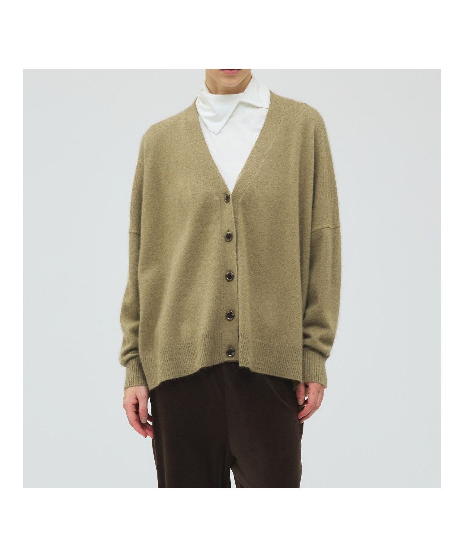 【マーコート/MARcourt】のmizuiro ind Vネックカーディガン インテリア・キッズ・メンズ・レディースファッション・服の通販 founy(ファニー) 　ファッション　Fashion　レディースファッション　Fashion for Women　トップス・カットソー　Cut & Sew Tops　カーディガン・羽織り　Layered Style Cardigans　Vネックトップス　V-Neck Tops / V-Cut Neckline Shirts　カーディガン　Cardigan, Knitwear　シンプル　Simple, Minimal　フィット　Fit, Slim Fit　ベーシック　Basic, Essential　ポケット　Pocket, Pocket Detail　無地　Plain, Solid Color　長袖　Long Sleeve, Full Sleeve　ダークベージュ|ID: prp329100004784399 ipo3291000000035090360