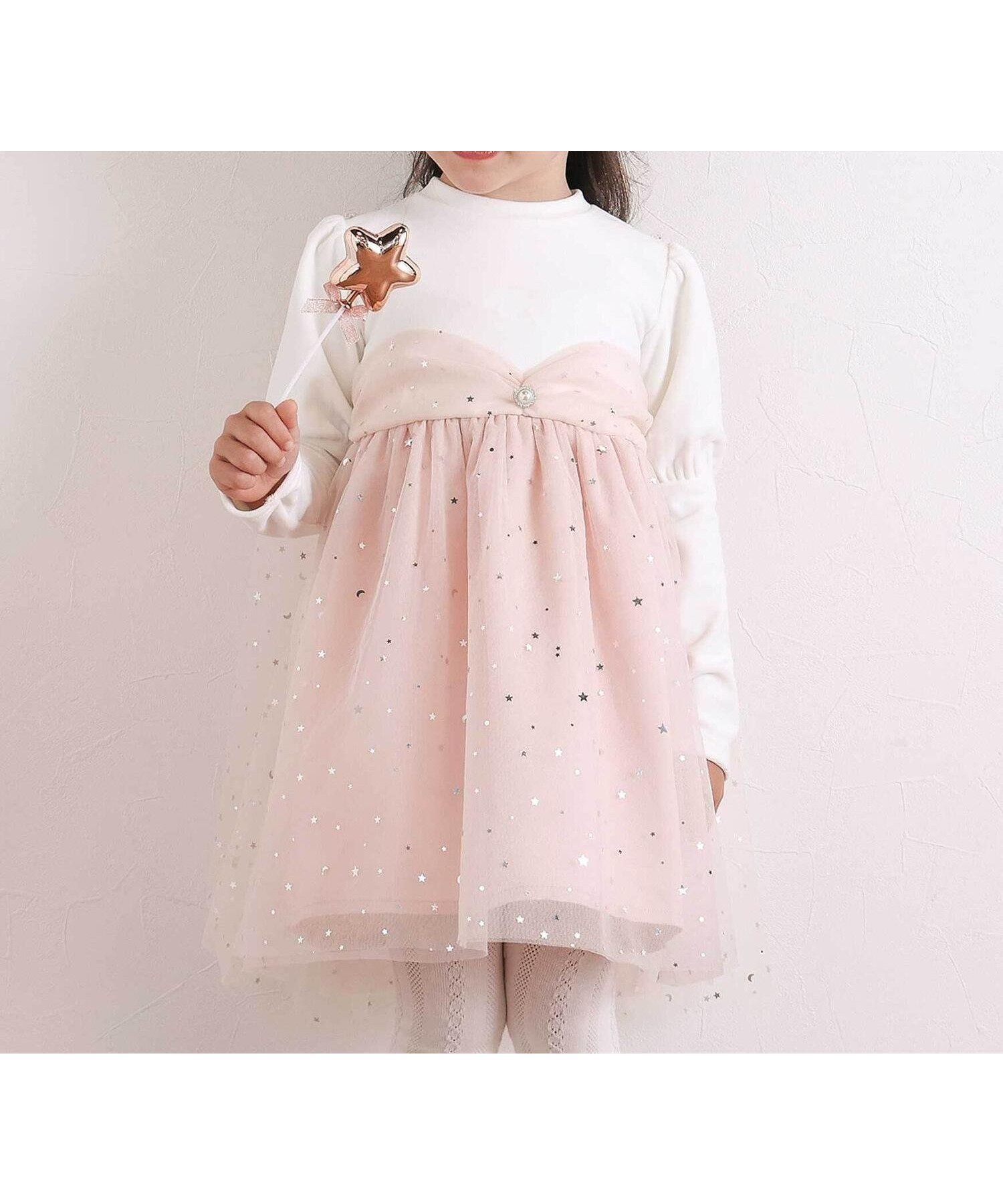 【ベベ オンライン ストア/BEBE ONLINE STORE / KIDS】のきらめく星のチュールマントつきベロアワンピース(80~130cm) インテリア・キッズ・メンズ・レディースファッション・服の通販 founy(ファニー) 　ファッション　Fashion　キッズファッション　Fashion for Kids　ワンピース　Dresses　秋　Autumn　チェック　Check, Plaid, Tartan　チュール　Tulip, Tulip Motif　ドレス　Dress, One-Piece　なめらか　Smooth, Silky Texture　ビジュー　Bijou, Jewel-like Accent　フェミニン　Feminine, Girly　フレンチ　French, French Style　ブローチ　Brooch, Pin Brooch　ベロア　Velour, Soft Velvet　ミックス　Mix, Mixed Style　モチーフ　Motif, Design Theme　無地　Plain, Solid Color　A/W・秋冬　Autumn/Winter　おすすめ　Recommended / Our Picks　お家時間・ステイホーム　Stay Home / At Home　エレガント 上品　Elegant　クリスマス X'mas　Christmas / X'mas　2025年　2025　2025-2026秋冬・A/W　Autumn/Winter 2025–26 AW25–26　ピンク|ID: prp329100004784405 ipo3291000000034878617