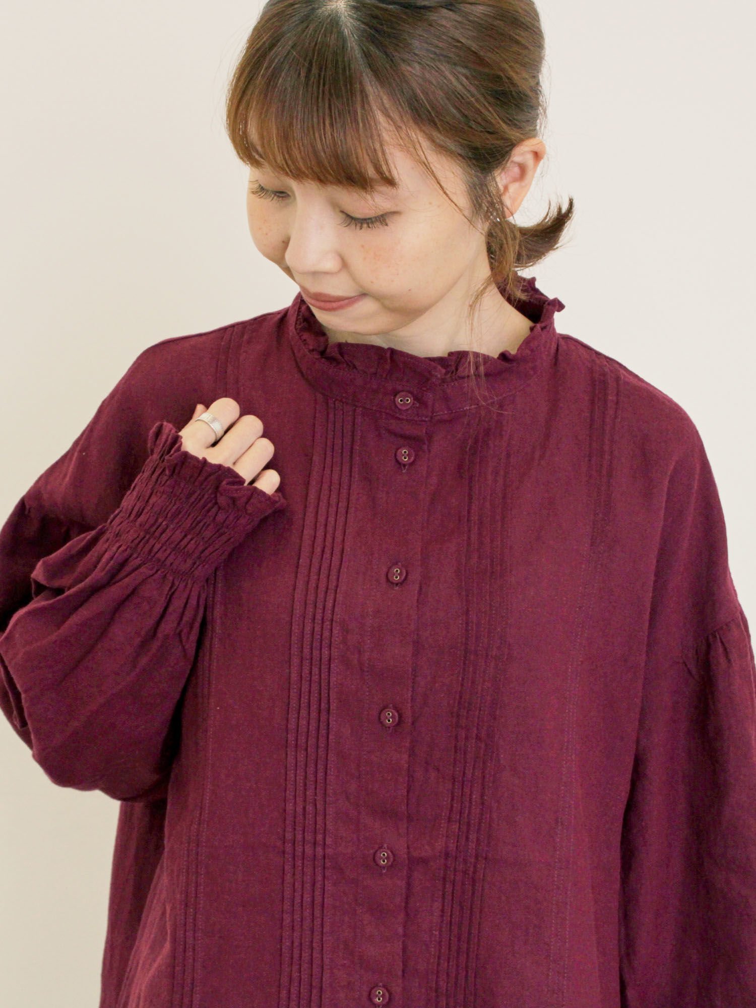【サマンサモスモス/Samansa Mos2】の【Cross*Linen】ピンタックブラウス インテリア・キッズ・メンズ・レディースファッション・服の通販 founy(ファニー) 　ファッション　Fashion　レディースファッション　Fashion for Women　トップス・カットソー　Cut & Sew Tops　シャツ・ブラウス・オフィスカジュアル　Elegant Blouses & Button-Ups　ガーリー　Girly, Feminine Style　フリル　Frill, Ruffle　リネン　Linen, Linen Fabric　エレガント 上品　Elegant　ボルドー|ID: prp329100004784449 ipo3291000000034967890