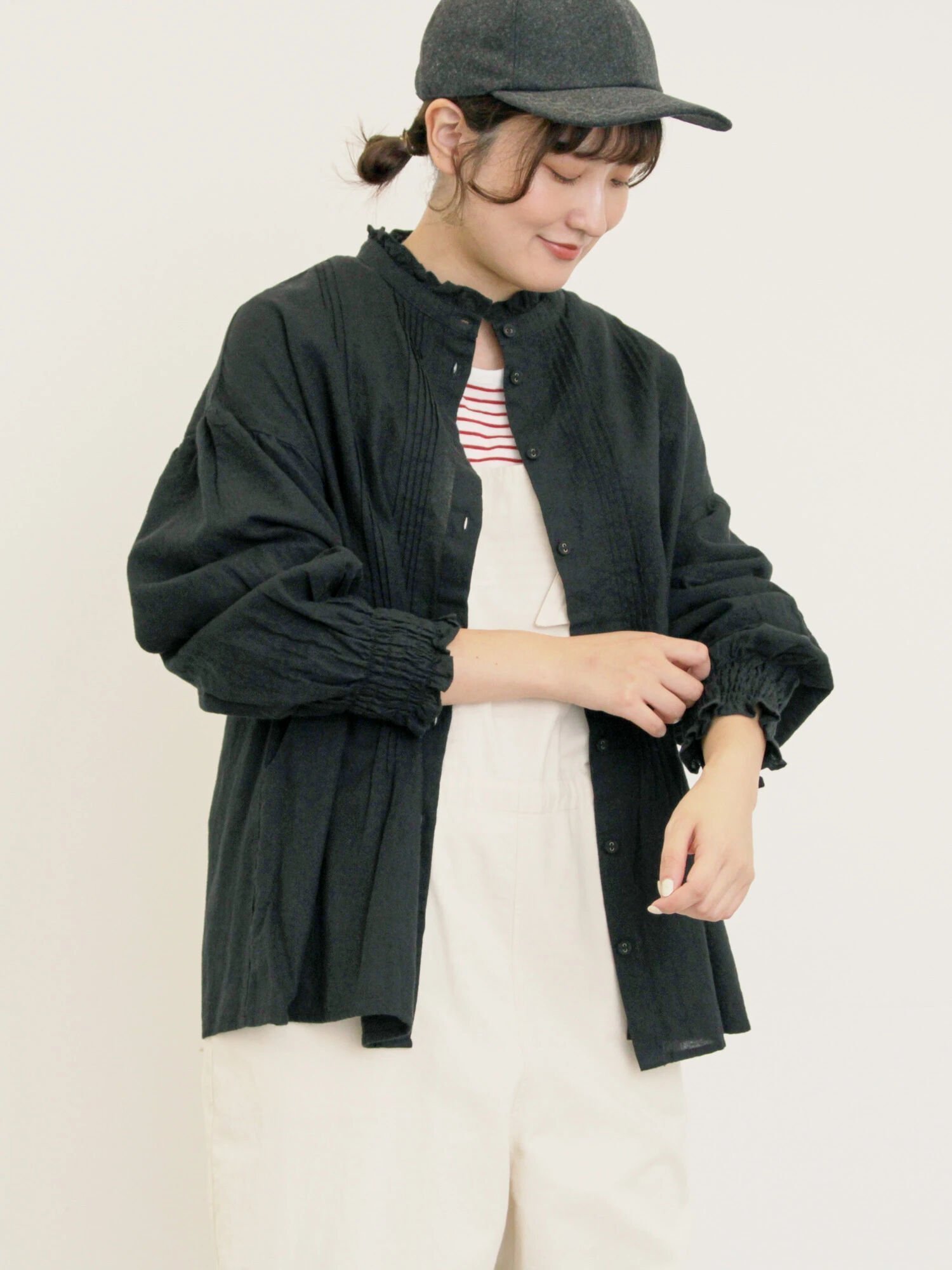 【サマンサモスモス/Samansa Mos2】の【Cross*Linen】ピンタックブラウス インテリア・キッズ・メンズ・レディースファッション・服の通販 founy(ファニー) 　ファッション　Fashion　レディースファッション　Fashion for Women　トップス・カットソー　Cut & Sew Tops　シャツ・ブラウス・オフィスカジュアル　Elegant Blouses & Button-Ups　ガーリー　Girly, Feminine Style　フリル　Frill, Ruffle　リネン　Linen, Linen Fabric　エレガント 上品　Elegant　ブラック|ID: prp329100004784449 ipo3291000000034967895