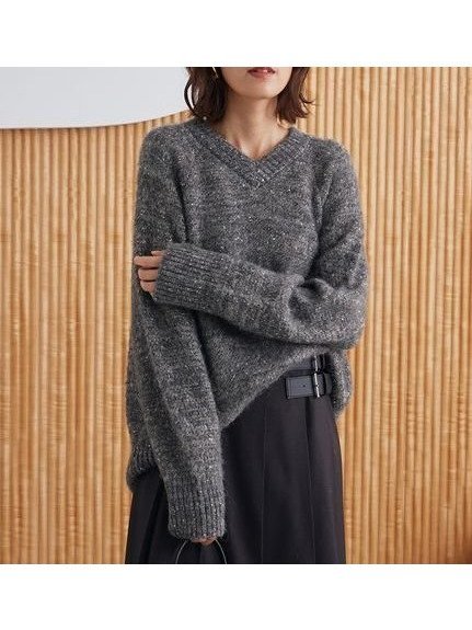 【ミラオーウェン/Mila Owen】のスパンコールVネックシャギーニット 人気、トレンドファッション・服の通販 founy(ファニー) 　ファッション　Fashion　レディースファッション　Fashion for Women　トップス・カットソー　Cut & Sew Tops　ニット　Knit Tops & Sweaters　Vネックトップス　V-Neck Tops / V-Cut Neckline Shirts　スパンコール　Sequins, Sequin Embellishment　スマート　Smart, Elegant　バランス　Balance, Style Balance　フォルム　Silhouette, Form　リュクス　Luxury, Elegant, High-End, Chic　エレガント 上品　Elegant　ホリデーシーズン　Holiday Season　 other-1|ID: prp329100004784561 ipo3291000000034733145