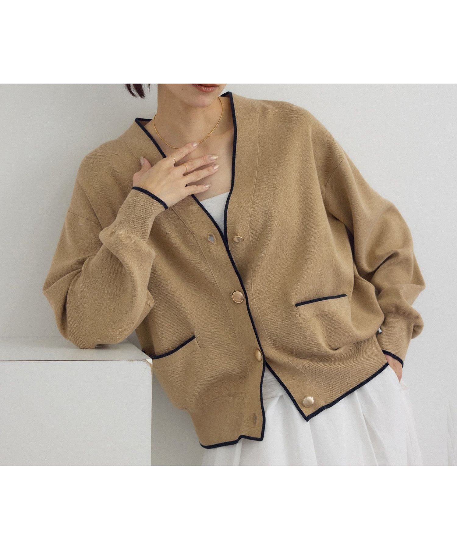 【サロン アダム エ ロペ/SALON adam et rope'】の【WEB限定】メタルボタンスウェットライクラインカーディガン 3 インテリア・キッズ・メンズ・レディースファッション・服の通販 founy(ファニー) 　ファッション　Fashion　レディースファッション　Fashion for Women　トップス・カットソー　Cut & Sew Tops　カーディガン・羽織り　Layered Style Cardigans　レディースパーカー・カジュアルフーディー　Casual Hoodies & Sweatshirts　スウェット・クルーネックトップス　Sweatshirts & Crewnecks / Relaxed Fit Sweat Tops　カットソー　Cut and Sewn Top　カーゴパンツ　Cargo Pants, Utility Pants　カーディガン　Cardigan, Knitwear　キャミワンピース　Cami Dress, Slip Dress　シルバー　Silver, Metallic Silver　スウェット / スエット　Sweatshirt, Sweatwear　スラックス　Slacks, Dress Pants　デニム　Denim, Jeans Material　人気　Popular, Best Seller　バランス　Balance, Style Balance　フェミニン　Feminine, Girly　フロント　Front, Front Design　ボトム　Bottoms, Lower Wear　ポケット　Pocket, Pocket Detail　メタル　Metal, Metal Parts　無地　Plain, Solid Color　リラックス　Relax, Relaxed Fit　エレガント 上品　Elegant　ビジネス 仕事 通勤　Business / Work / Commuting　ベージュ系(28)|ID: prp329100004784632 ipo3291000000035040208