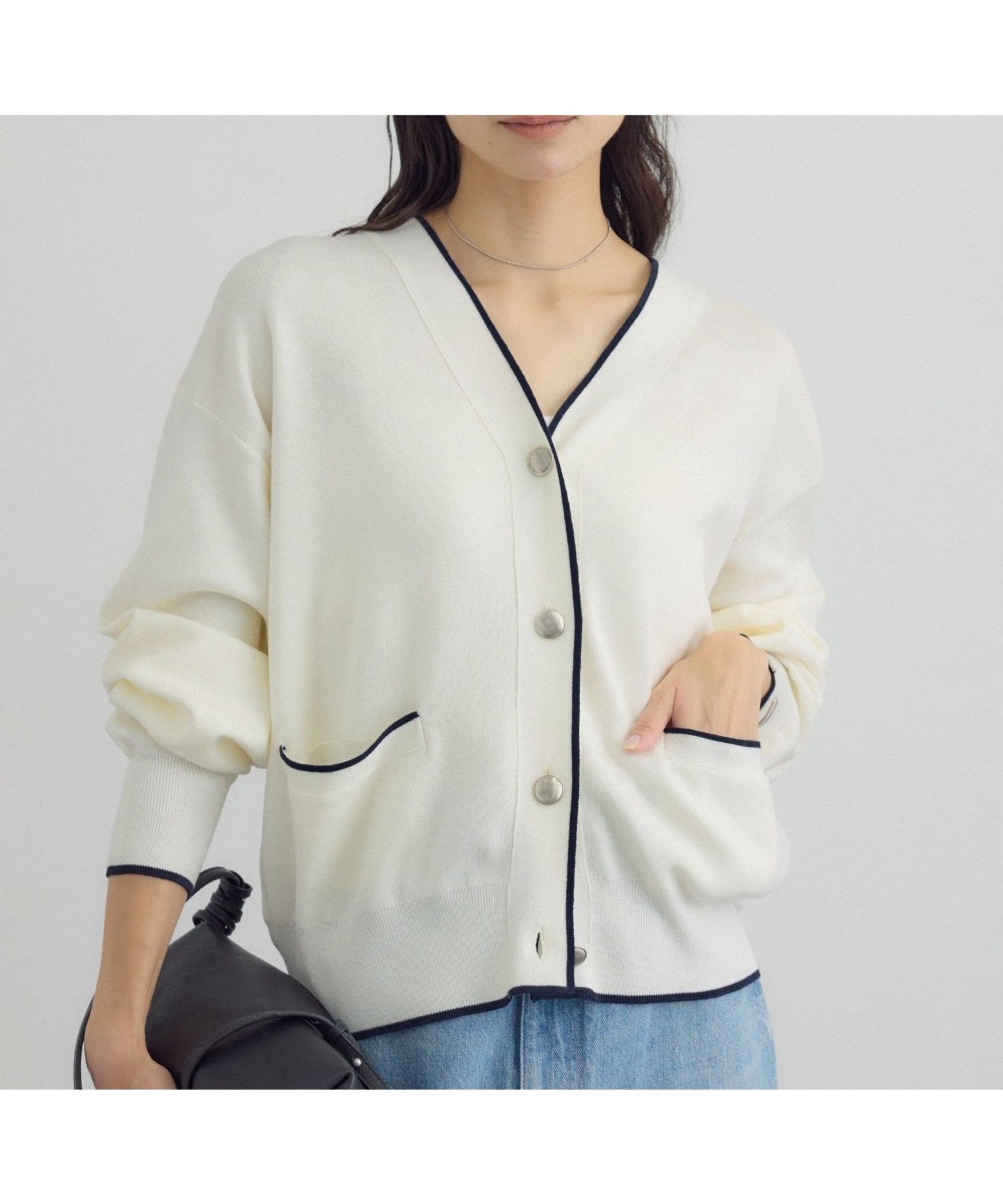 【サロン アダム エ ロペ/SALON adam et rope'】の【WEB限定】メタルボタンスウェットライクラインカーディガン 3 インテリア・キッズ・メンズ・レディースファッション・服の通販 founy(ファニー) 　ファッション　Fashion　レディースファッション　Fashion for Women　トップス・カットソー　Cut & Sew Tops　カーディガン・羽織り　Layered Style Cardigans　レディースパーカー・カジュアルフーディー　Casual Hoodies & Sweatshirts　スウェット・クルーネックトップス　Sweatshirts & Crewnecks / Relaxed Fit Sweat Tops　カットソー　Cut and Sewn Top　カーゴパンツ　Cargo Pants, Utility Pants　カーディガン　Cardigan, Knitwear　キャミワンピース　Cami Dress, Slip Dress　シルバー　Silver, Metallic Silver　スウェット / スエット　Sweatshirt, Sweatwear　スラックス　Slacks, Dress Pants　デニム　Denim, Jeans Material　人気　Popular, Best Seller　バランス　Balance, Style Balance　フェミニン　Feminine, Girly　フロント　Front, Front Design　ボトム　Bottoms, Lower Wear　ポケット　Pocket, Pocket Detail　メタル　Metal, Metal Parts　無地　Plain, Solid Color　リラックス　Relax, Relaxed Fit　エレガント 上品　Elegant　ビジネス 仕事 通勤　Business / Work / Commuting　オフホワイト(15)|ID: prp329100004784632 ipo3291000000035040209