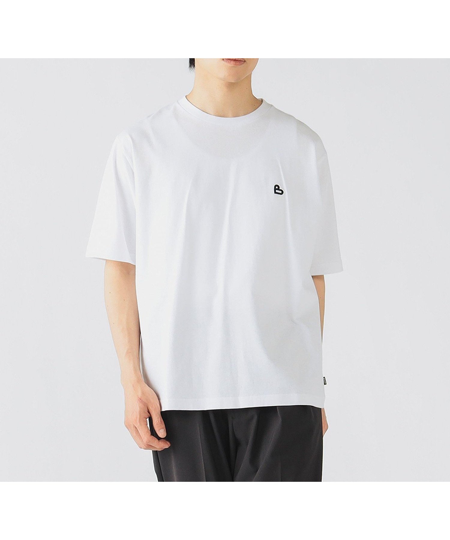 【ビームス ウイメン/BEAMS】のB-HEARTロゴ ワンポイント Tシャツ インテリア・キッズ・メンズ・レディースファッション・服の通販 founy(ファニー) 　ファッション　Fashion　レディースファッション　Fashion for Women　トップス・カットソー　Cut & Sew Tops　シャツ・ブラウス・オフィスカジュアル　Elegant Blouses & Button-Ups　ロングTシャツ・Tシャツ　Longline T-Shirts & Tees　おすすめ　Recommended / Our Picks　インナー　Innerwear　カットソー　Cut and Sewn Top　ジャケット　Jacket, Outerwear　デニム　Denim, Jeans Material　ベーシック　Basic, Essential　リラックス　Relax, Relaxed Fit　ワンポイント　One Point, Statement Accent　半袖　Short Sleeve, Half Sleeve　WHITE|ID: prp329100004784972 ipo3291000000034797484