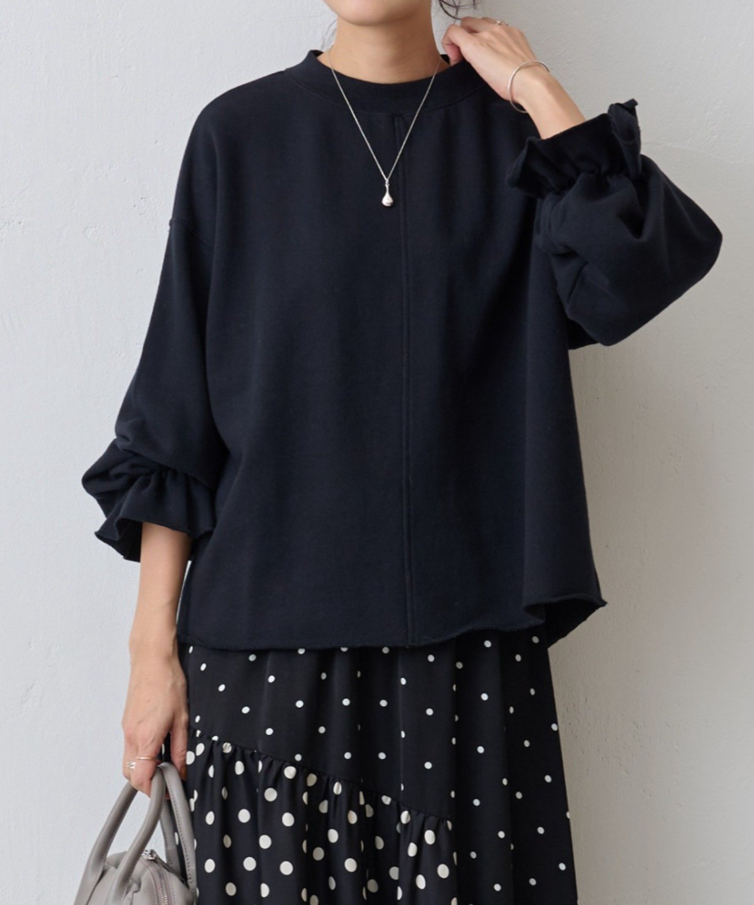 【ビアズリー/BEARDSLEY】の袖口フリルトレーナー インテリア・キッズ・メンズ・レディースファッション・服の通販 founy(ファニー) ファッション Fashion レディースファッション Fashion for Women トップス・カットソー Cut & Sew Tops トレーナー Sweatshirt, Trainer バランス Balance, Style Balance フリル Frill, Ruffle 再入荷 Restock / Back in Stock ブラック|ID: prp329100004784985 ipo3291000000034919346