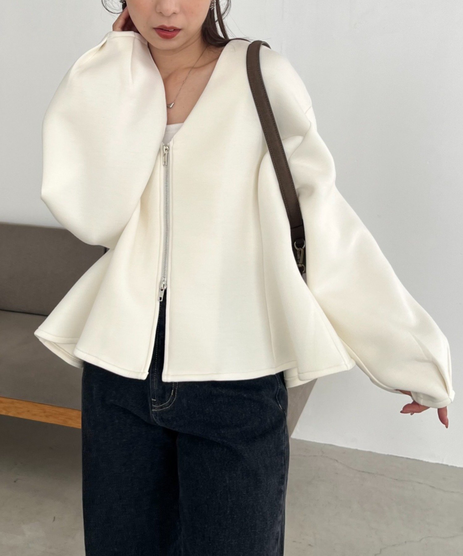 【カプリシューレマージュ/CAPRICIEUX LEMAGE】の【スタイルアップが叶う/伸縮性◎】ペプラムジップカーディガン インテリア・キッズ・メンズ・レディースファッション・服の通販 founy(ファニー) 　ファッション　Fashion　レディースファッション　Fashion for Women　トップス・カットソー　Cut & Sew Tops　カーディガン・羽織り　Layered Style Cardigans　カーディガン　Cardigan, Knitwear　ギャザー　Gathered, Ruffled　デニム　Denim, Jeans Material　ハイネック　High Neck, Mock Neck　ペプラム　Peplum, Flared Hem　マキシ　Maxi, Full Length　ワイド　Wide, Wide Fit　秋　Autumn　羽織　Haori, Light Jacket　オフホワイト|ID: prp329100004784988 ipo3291000000034900010