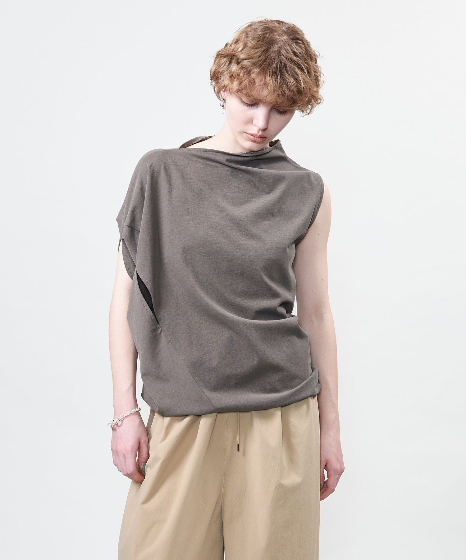 【ユナイテッドアローズ/UNITED ARROWS】のASTRAET テンジク アシンメトリー カットソー インテリア・キッズ・メンズ・レディースファッション・服の通販 founy(ファニー) 　ファッション　Fashion　レディースファッション　Fashion for Women　トップス・カットソー　Cut & Sew Tops　カットソー・ベーシックTシャツ　Cut-and-Sewn Tops / Stretch Tees & Basics　アシンメトリー　Asymmetrical Style　カットソー　Cut and Sewn Top　シンプル　Simple, Minimal　ストレート　Straight, Straight Cut　ツイル　Twist, Twisted Detail　ボトム　Bottoms, Lower Wear　アウトレット　Outlet / Clearance　MD.GRAY|ID: prp329100004785009 ipo3291000000034736843