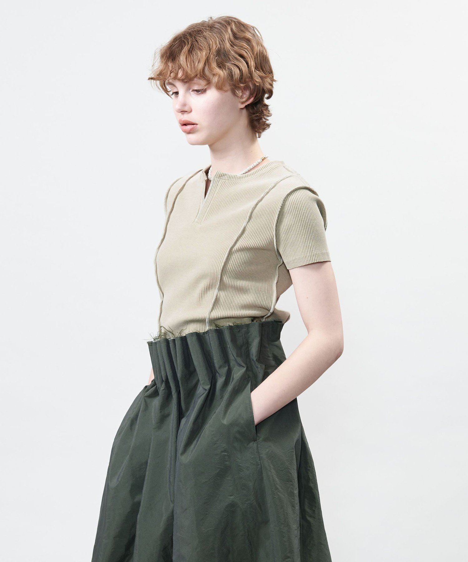 【ユナイテッドアローズ/UNITED ARROWS】のASTRAET リブ キーネック カットソー インテリア・キッズ・メンズ・レディースファッション・服の通販 founy(ファニー) 　ファッション　Fashion　レディースファッション　Fashion for Women　トップス・カットソー　Cut & Sew Tops　カットソー・ベーシックTシャツ　Cut-and-Sewn Tops / Stretch Tees & Basics　カットソー　Cut and Sewn Top　ギャザー　Gathered, Ruffled　コンパクト　Compact, Small Size　デニム　Denim, Jeans Material　アウトレット　Outlet / Clearance　BEIGE|ID: prp329100004785011 ipo3291000000034736848