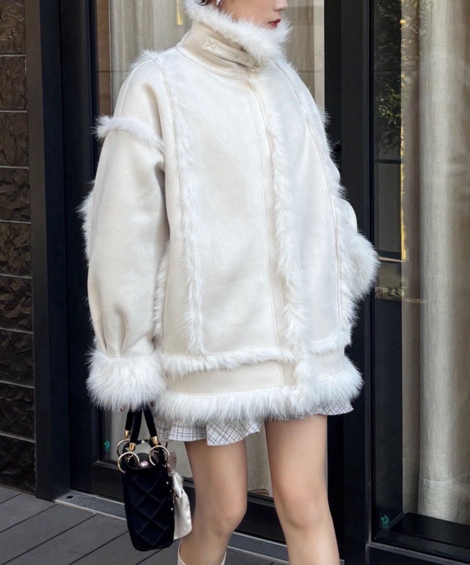 【ナイスクラップ/NICE CLAUP】のフェイクムートンロングジャケット インテリア・キッズ・メンズ・レディースファッション・服の通販 founy(ファニー) 　ファッション　Fashion　レディースファッション　Fashion for Women　アウター　Coat / Outerwear Collection　レディースジャケット・軽アウター　Jackets　2025年　2025　2025-2026秋冬・A/W　Autumn/Winter 2025–26 AW25–26　冬　Winter / This Winter　おすすめ　Recommended / Our Picks　ガーリー　Girly, Feminine Style　デニム　Denim, Jeans Material　トレンド　Trend, Trending Now　バランス　Balance, Style Balance　フェイクムートン　Faux Shearling, Faux Mouton　ボトム　Bottoms, Lower Wear　ミドル　Middle Length, Mid Height　ロング　Long, Long-Length　防寒　Cold Protection, Winter-Ready　オフホワイト|ID: prp329100004785071 ipo3291000000034926885