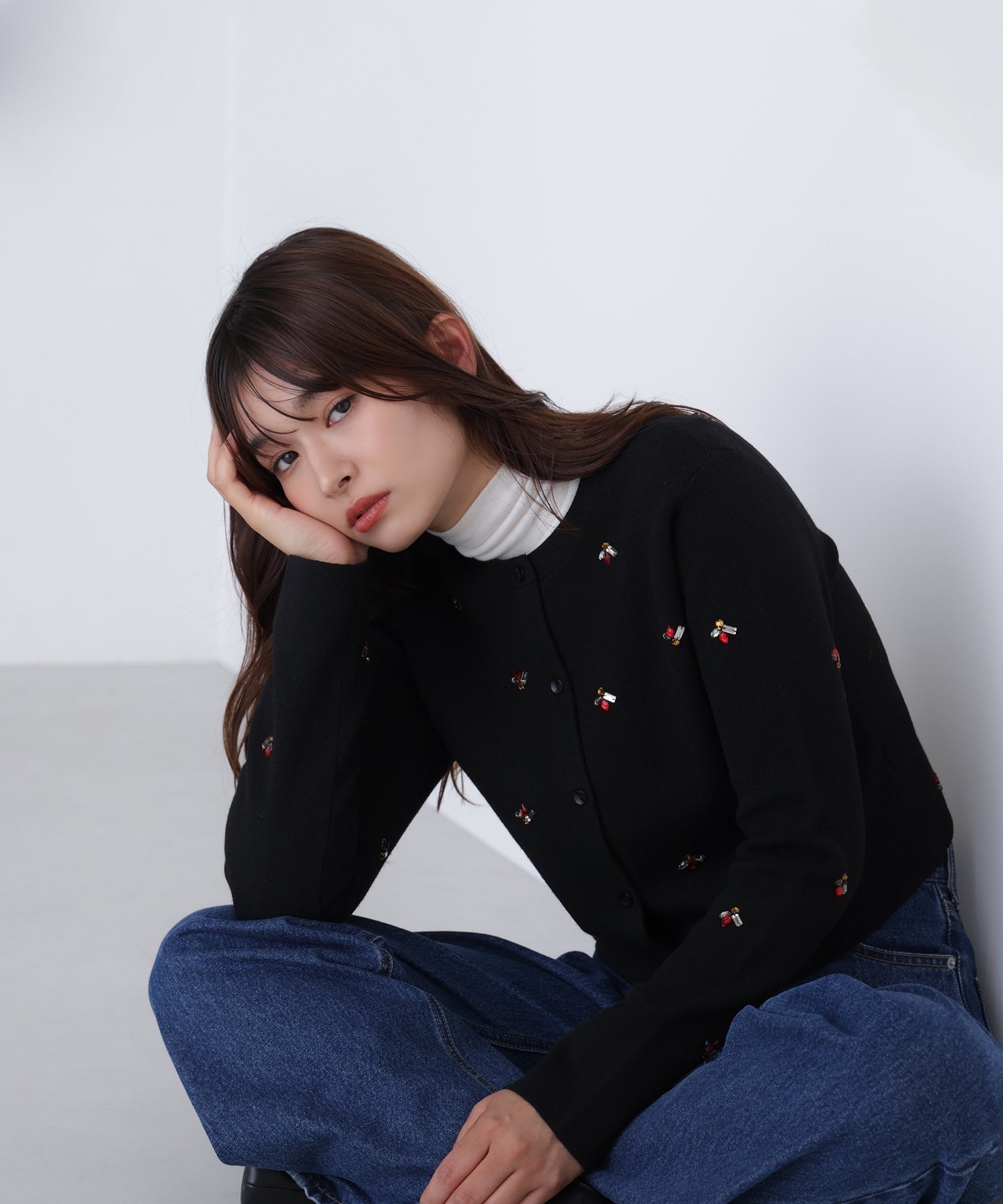 【ナチュラル ビューティー ベーシック/NATURAL BEAUTY BASIC】のビジューニットジャケット インテリア・キッズ・メンズ・レディースファッション・服の通販 founy(ファニー) 　ファッション　Fashion　レディースファッション　Fashion for Women　アウター　Coat / Outerwear Collection　レディースジャケット・軽アウター　Jackets　ウォーム　Warm Fabric　カーディガン　Cardigan, Knitwear　ビジュー　Bijou, Jewel-like Accent　ベーシック　Basic, Essential　A/W・秋冬　Autumn/Winter　ブラック|ID: prp329100004785073 ipo3291000000034929584