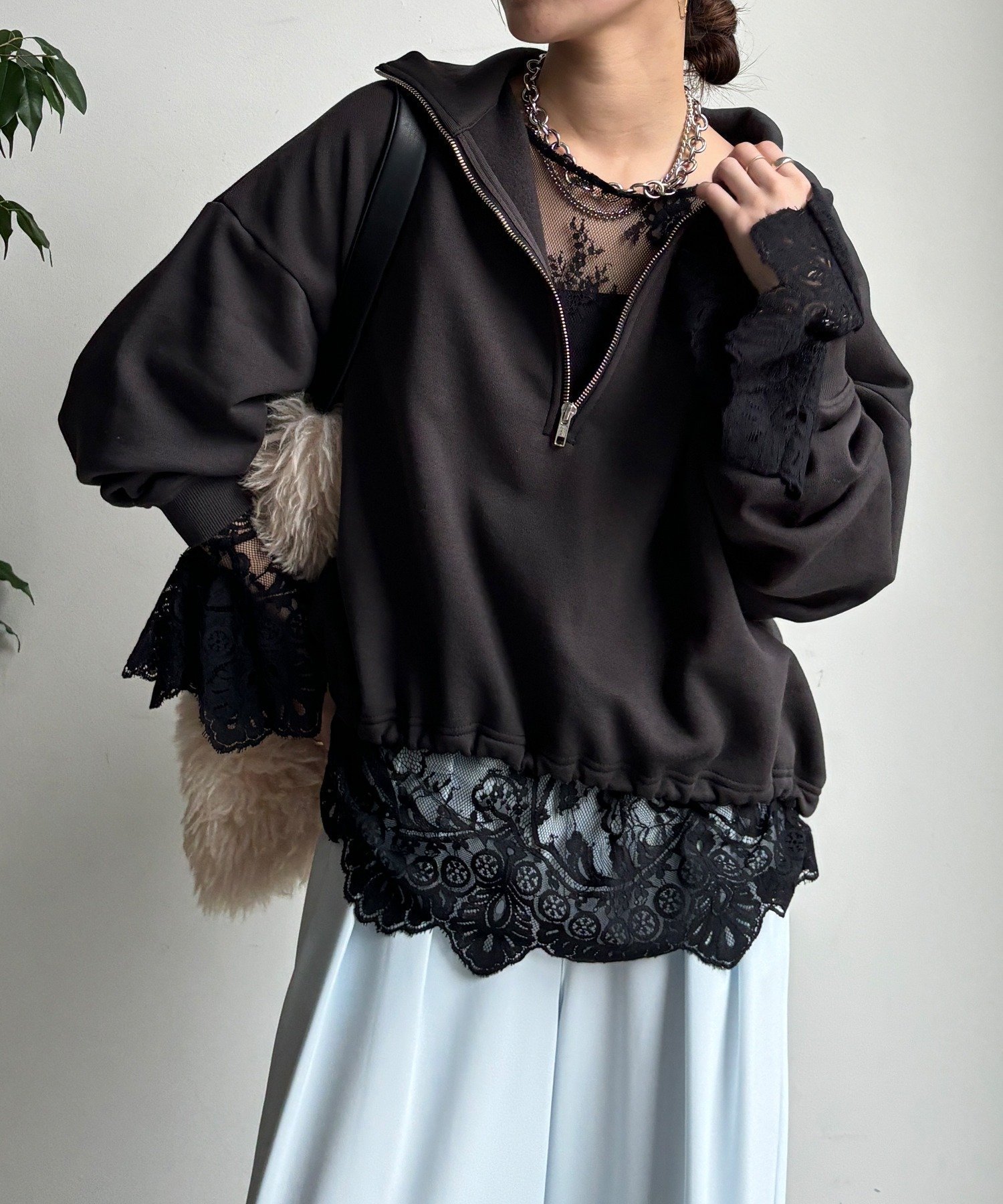 【ドゥドゥ/DouDou】の【完売カラー再追加!/レイヤードアイテム/着映え◎】レースフレアブラウス インテリア・キッズ・メンズ・レディースファッション・服の通販 founy(ファニー) ファッション Fashion レディースファッション Fashion for Women トップス・カットソー Cut & Sew Tops シャツ・ブラウス・オフィスカジュアル Elegant Blouses & Button-Ups スウェット / スエット Sweatshirt, Sweatwear スマート Smart, Elegant トレンド Trend, Trending Now バランス Balance, Style Balance フレア Flare, Flared ボトム Bottoms, Lower Wear レース Lace, Lace Fabric A/W・秋冬 Autumn/Winter 冬 Winter / This Winter 再入荷 Restock / Back in Stock おすすめ Recommended / Our Picks 2025年 2025 2025-2026秋冬・A/W Autumn/Winter 2025–26 AW25–26 ブラック|ID: prp329100004785075 ipo3291000000034917377