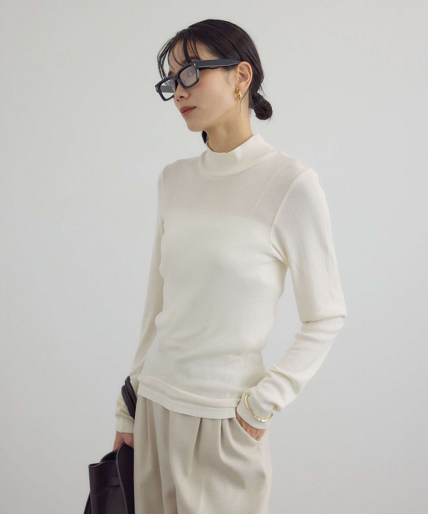 【サロン アダム エ ロペ/SALON adam et rope'】のHug Silkハイネックプルオーバー 人気、トレンドファッション・服の通販 founy(ファニー) 　ファッション　Fashion　レディースファッション　Fashion for Women　トップス・カットソー　Cut & Sew Tops　カジュアルプルオーバー・ニットトップス　Pullovers & Knit Tops / Casual Pullovers　インナー　Innerwear　春　Spring　シルク　Silk, 100% Silk　スリーブ　Sleeve, Long Sleeve / Short Sleeve　ハイネック　High Neck, Mock Neck　フィット　Fit, Slim Fit　ベーシック　Basic, Essential　ボトム　Bottoms, Lower Wear　ポケット　Pocket, Pocket Detail　リラックス　Relax, Relaxed Fit　ロング　Long, Long-Length　ワイド　Wide, Wide Fit　A/W・秋冬　Autumn/Winter　S/S・春夏　SS, Spring/Summer, Warm Season　夏　Summer　エレガント 上品　Elegant　 other-1|ID: prp329100004785081 ipo3291000000035144770