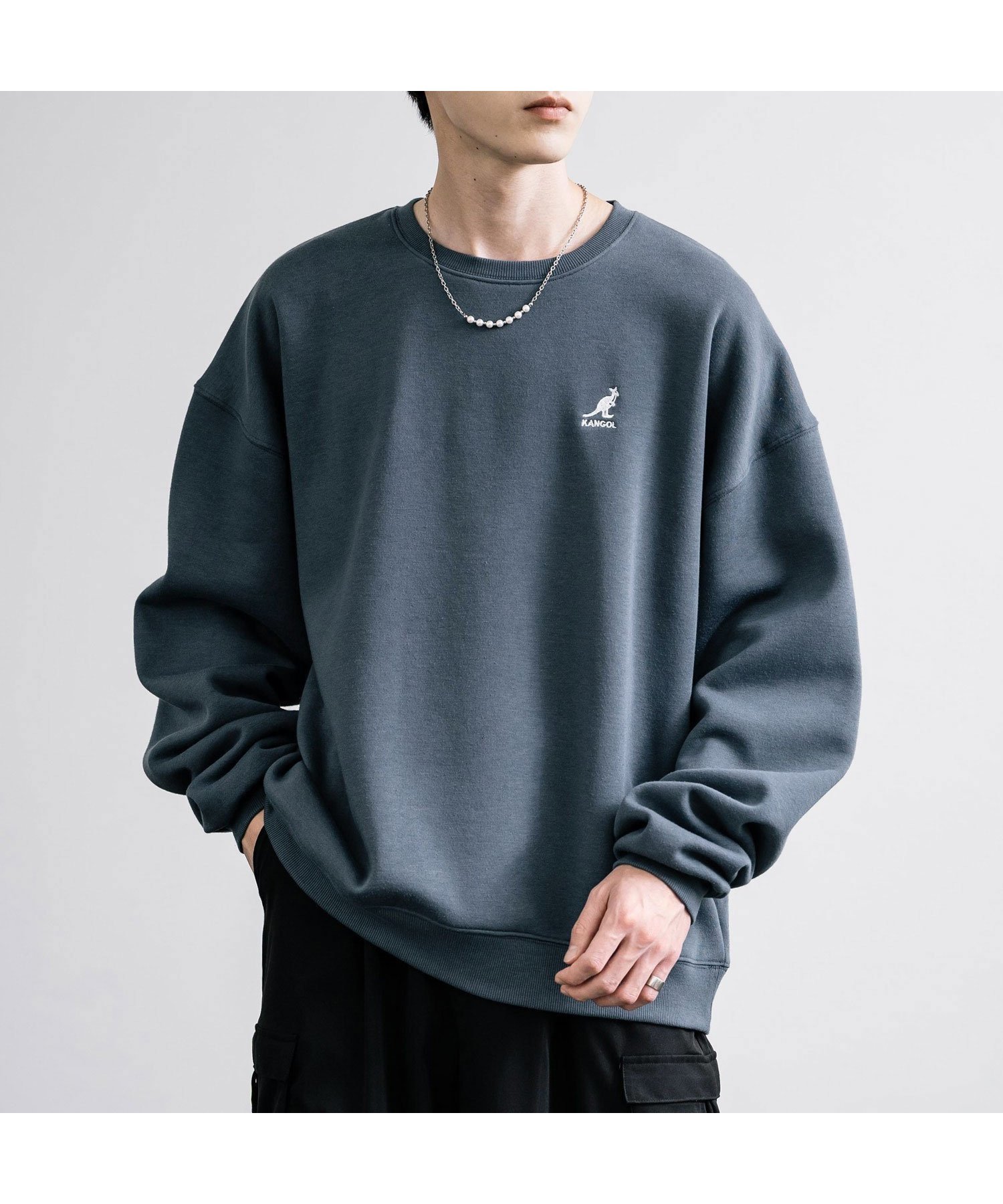 【ロッキーモンロー/Rocky Monroe】の【KANGOL】別注コラボ ロゴ刺繍スウェット インテリア・キッズ・メンズ・レディースファッション・服の通販 founy(ファニー) 　ファッション　Fashion　レディースファッション　Fashion for Women　トップス・カットソー　Cut & Sew Tops　レディースパーカー・カジュアルフーディー　Casual Hoodies & Sweatshirts　スウェット・クルーネックトップス　Sweatshirts & Crewnecks / Relaxed Fit Sweat Tops　コラボ　Collaboration, Collab　切替　Switching, Contrast Panel　軽量　Lightweight, Ultra Light　シンプル　Simple, Minimal　スウェット / スエット　Sweatshirt, Sweatwear　トレンド　Trend, Trending Now　人気　Popular, Best Seller　ハイネック　High Neck, Mock Neck　パイピング　Piping, Trim Design　別注　Limited Edition, Custom Order　無地　Plain, Solid Color　リラックス　Relax, Relaxed Fit　ワイド　Wide, Wide Fit　ワンポイント　One Point, Statement Accent　エレガント 上品　Elegant　2025年　2025　2025-2026秋冬・A/W　Autumn/Winter 2025–26 AW25–26　ブルー|ID: prp329100004785159 ipo3291000000034737465