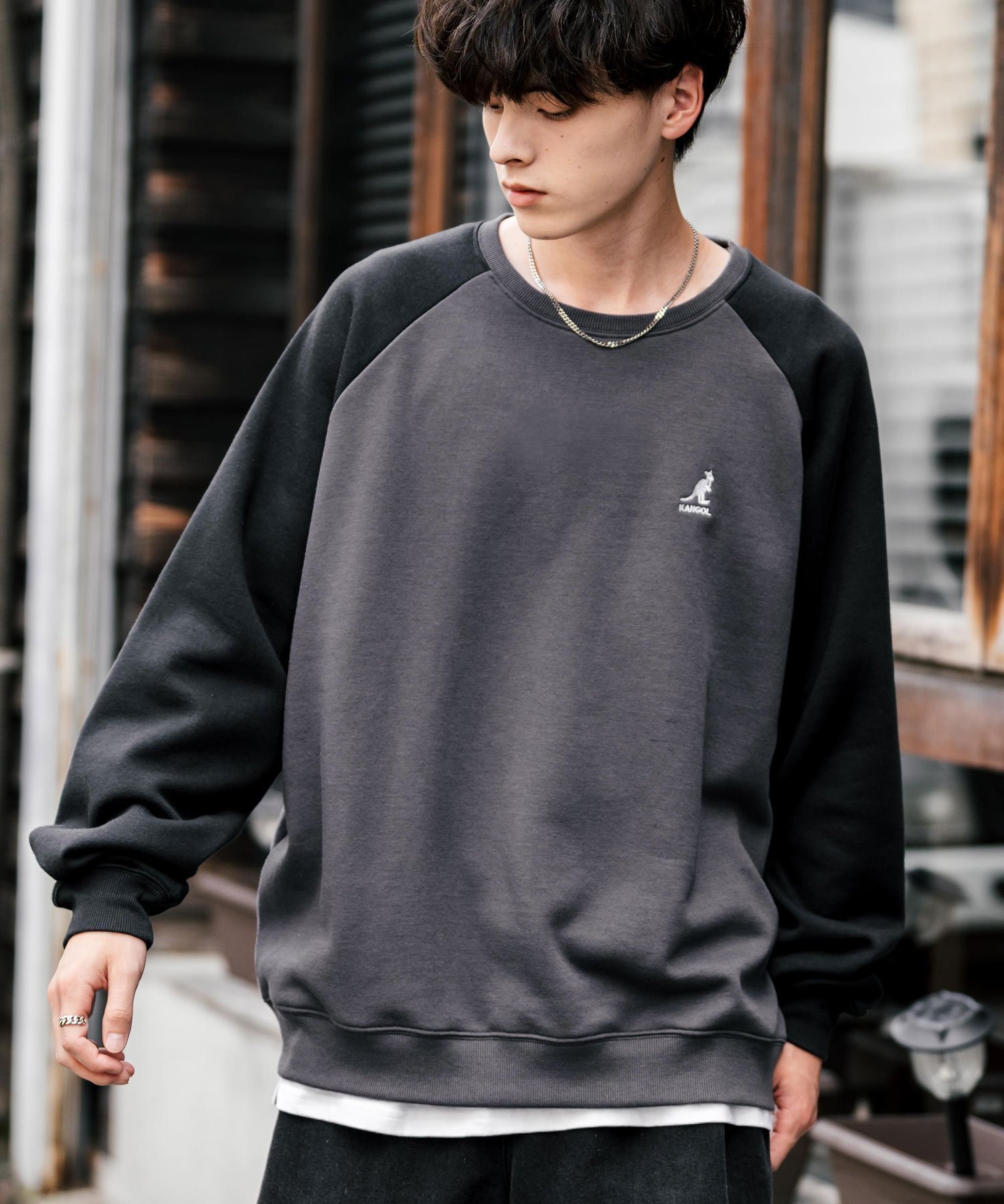 【ロッキーモンロー/Rocky Monroe】の【KANGOL】別注コラボ ロゴ刺繍スウェット インテリア・キッズ・メンズ・レディースファッション・服の通販 founy(ファニー) 　ファッション　Fashion　レディースファッション　Fashion for Women　トップス・カットソー　Cut & Sew Tops　レディースパーカー・カジュアルフーディー　Casual Hoodies & Sweatshirts　スウェット・クルーネックトップス　Sweatshirts & Crewnecks / Relaxed Fit Sweat Tops　コラボ　Collaboration, Collab　切替　Switching, Contrast Panel　軽量　Lightweight, Ultra Light　シンプル　Simple, Minimal　スウェット / スエット　Sweatshirt, Sweatwear　トレンド　Trend, Trending Now　人気　Popular, Best Seller　ハイネック　High Neck, Mock Neck　パイピング　Piping, Trim Design　別注　Limited Edition, Custom Order　無地　Plain, Solid Color　リラックス　Relax, Relaxed Fit　ワイド　Wide, Wide Fit　ワンポイント　One Point, Statement Accent　エレガント 上品　Elegant　2025年　2025　2025-2026秋冬・A/W　Autumn/Winter 2025–26 AW25–26　チャコール|ID: prp329100004785159 ipo3291000000034737479