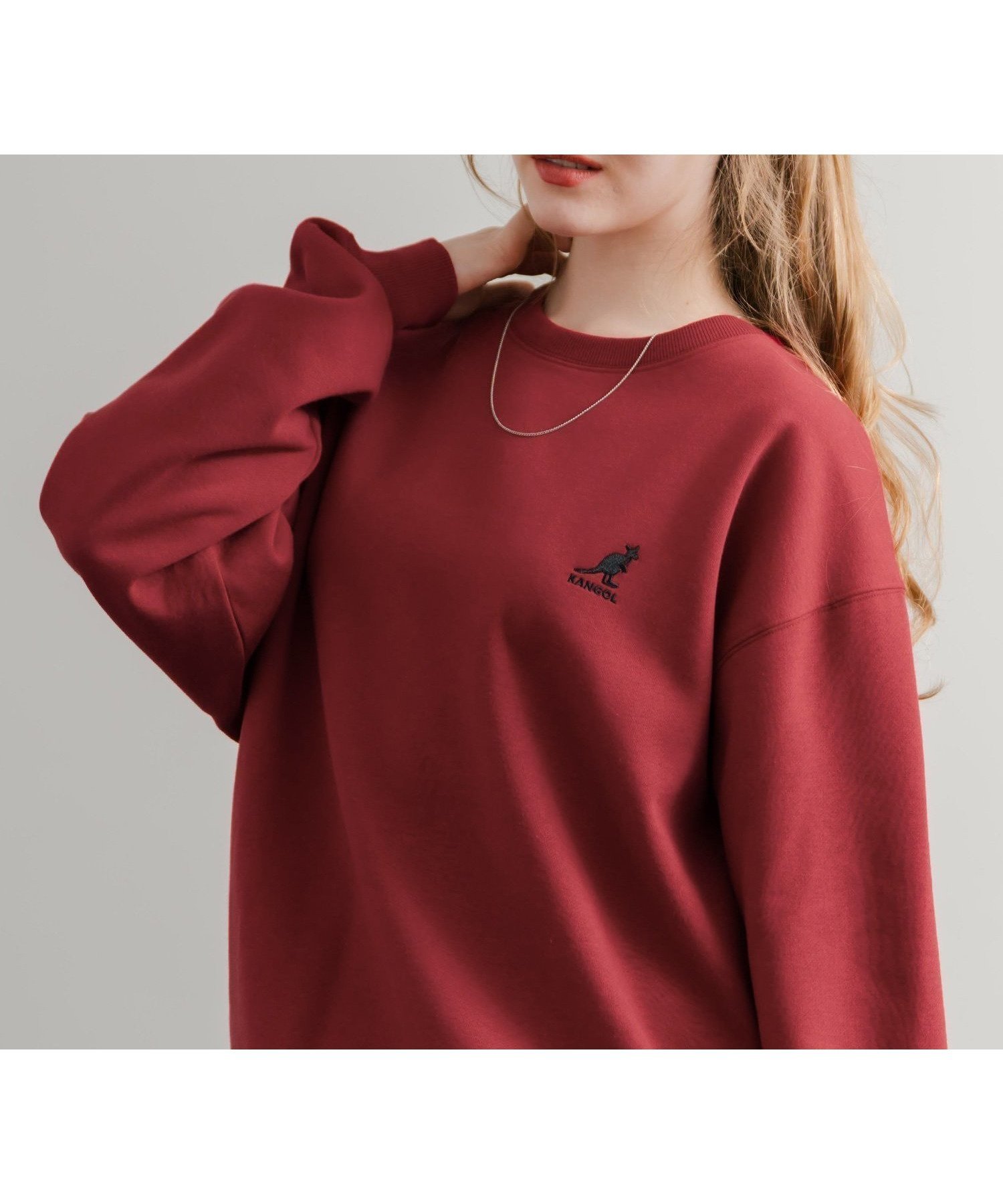 【ロッキーモンロー/Rocky Monroe】の【KANGOL】別注コラボ ロゴ刺繍スウェット インテリア・キッズ・メンズ・レディースファッション・服の通販 founy(ファニー) 　ファッション　Fashion　レディースファッション　Fashion for Women　トップス・カットソー　Cut & Sew Tops　レディースパーカー・カジュアルフーディー　Casual Hoodies & Sweatshirts　スウェット・クルーネックトップス　Sweatshirts & Crewnecks / Relaxed Fit Sweat Tops　コラボ　Collaboration, Collab　切替　Switching, Contrast Panel　軽量　Lightweight, Ultra Light　シンプル　Simple, Minimal　スウェット / スエット　Sweatshirt, Sweatwear　トレンド　Trend, Trending Now　人気　Popular, Best Seller　ハイネック　High Neck, Mock Neck　パイピング　Piping, Trim Design　別注　Limited Edition, Custom Order　無地　Plain, Solid Color　リラックス　Relax, Relaxed Fit　ワイド　Wide, Wide Fit　ワンポイント　One Point, Statement Accent　エレガント 上品　Elegant　2025年　2025　2025-2026秋冬・A/W　Autumn/Winter 2025–26 AW25–26　レッド|ID: prp329100004785159 ipo3291000000034737480