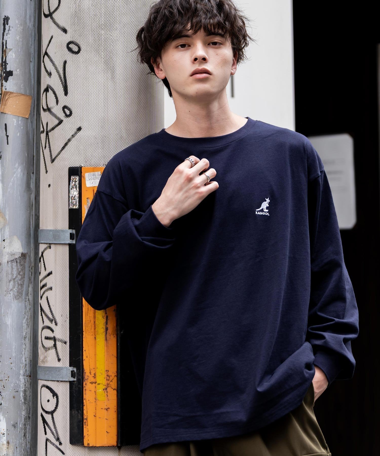 【ロッキーモンロー/Rocky Monroe】の【KANGOL】*【Rocky Monroe】別注コラボワンポイント刺繍長袖Tシャツ インテリア・キッズ・メンズ・レディースファッション・服の通販 founy(ファニー) 　ファッション　Fashion　レディースファッション　Fashion for Women　トップス・カットソー　Cut & Sew Tops　シャツ・ブラウス・オフィスカジュアル　Elegant Blouses & Button-Ups　ロングTシャツ・Tシャツ　Longline T-Shirts & Tees　吸水　Absorbent, Quick-Dry　スラックス　Slacks, Dress Pants　トレンド　Trend, Trending Now　人気　Popular, Best Seller　長袖　Long Sleeve, Full Sleeve　バランス　Balance, Style Balance　別注　Limited Edition, Custom Order　メンズ　Men's, Menswear　リラックス　Relax, Relaxed Fit　ワイド　Wide, Wide Fit　ワンポイント　One Point, Statement Accent　再入荷　Restock / Back in Stock　おすすめ　Recommended / Our Picks　エレガント 上品　Elegant　ネイビー|ID: prp329100004785182 ipo3291000000034963150