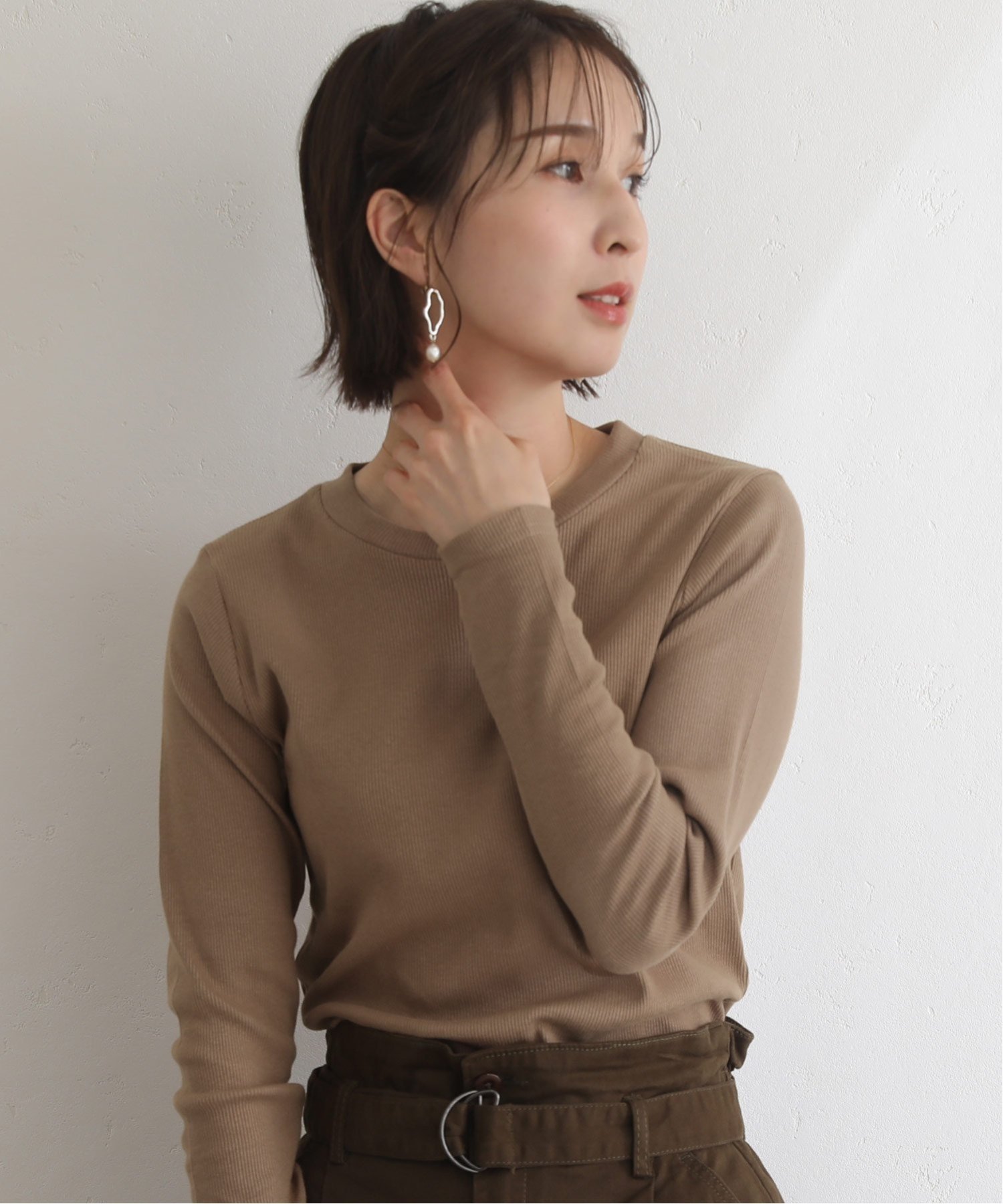 【プールヴー/PourVous】のリブクルーネック長袖Tシャツ カットソーきれいめトップス 長袖 ブラウス インテリア・キッズ・メンズ・レディースファッション・服の通販 founy(ファニー) 　ファッション　Fashion　レディースファッション　Fashion for Women　トップス・カットソー　Cut & Sew Tops　シャツ・ブラウス・オフィスカジュアル　Elegant Blouses & Button-Ups　ロングTシャツ・Tシャツ　Longline T-Shirts & Tees　カットソー・ベーシックTシャツ　Cut-and-Sewn Tops / Stretch Tees & Basics　インナー　Innerwear　カットソー　Cut and Sewn Top　シンプル　Simple, Minimal　長袖　Long Sleeve, Full Sleeve　ベージュ|ID: prp329100004785199 ipo3291000000034890127