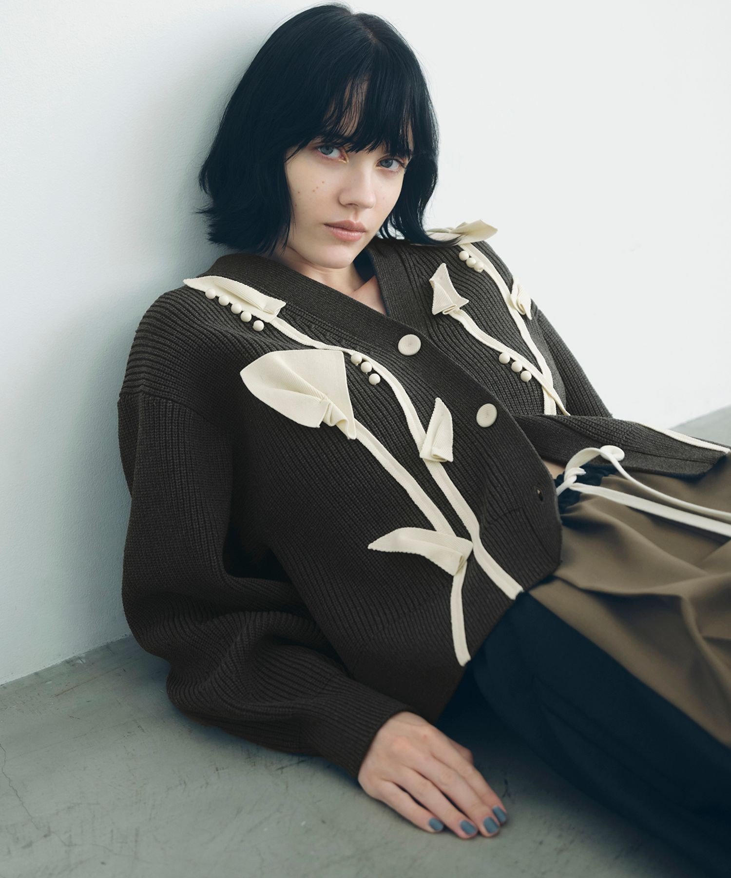 【アダム エ ロペ/ADAM ET ROPE'】の【サステナブル】3Dモチーフカーディガン インテリア・キッズ・メンズ・レディースファッション・服の通販 founy(ファニー) 　ファッション　Fashion　レディースファッション　Fashion for Women　トップス・カットソー　Cut & Sew Tops　カーディガン・羽織り　Layered Style Cardigans　インナー　Innerwear　ウォッシャブル　Machine Washable　畦　Ribbed Knit　カーディガン　Cardigan, Knitwear　キャミソール　Camisole, Spaghetti Strap Top　スリット　Slit, Slit Detail　スリーブ　Sleeve, Long Sleeve / Short Sleeve　フォルム　Silhouette, Form　フロント　Front, Front Design　ポケット　Pocket, Pocket Detail　メランジ　Melange, Mixed Yarn　モチーフ　Motif, Design Theme　ワイド　Wide, Wide Fit　A/W・秋冬　Autumn/Winter　おすすめ　Recommended / Our Picks　2026年　2026　チャコール(06)|ID: prp329100004785206 ipo3291000000034737698
