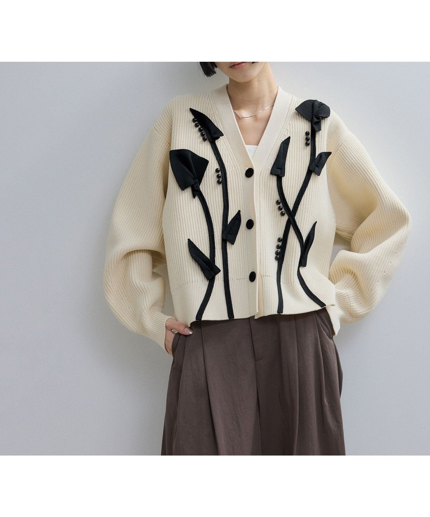 【アダム エ ロペ/ADAM ET ROPE'】の【サステナブル】3Dモチーフカーディガン インテリア・キッズ・メンズ・レディースファッション・服の通販 founy(ファニー) 　ファッション　Fashion　レディースファッション　Fashion for Women　トップス・カットソー　Cut & Sew Tops　カーディガン・羽織り　Layered Style Cardigans　インナー　Innerwear　ウォッシャブル　Machine Washable　畦　Ribbed Knit　カーディガン　Cardigan, Knitwear　キャミソール　Camisole, Spaghetti Strap Top　スリット　Slit, Slit Detail　スリーブ　Sleeve, Long Sleeve / Short Sleeve　フォルム　Silhouette, Form　フロント　Front, Front Design　ポケット　Pocket, Pocket Detail　メランジ　Melange, Mixed Yarn　モチーフ　Motif, Design Theme　ワイド　Wide, Wide Fit　A/W・秋冬　Autumn/Winter　おすすめ　Recommended / Our Picks　2026年　2026　キナリ(16)|ID: prp329100004785206 ipo3291000000034737699