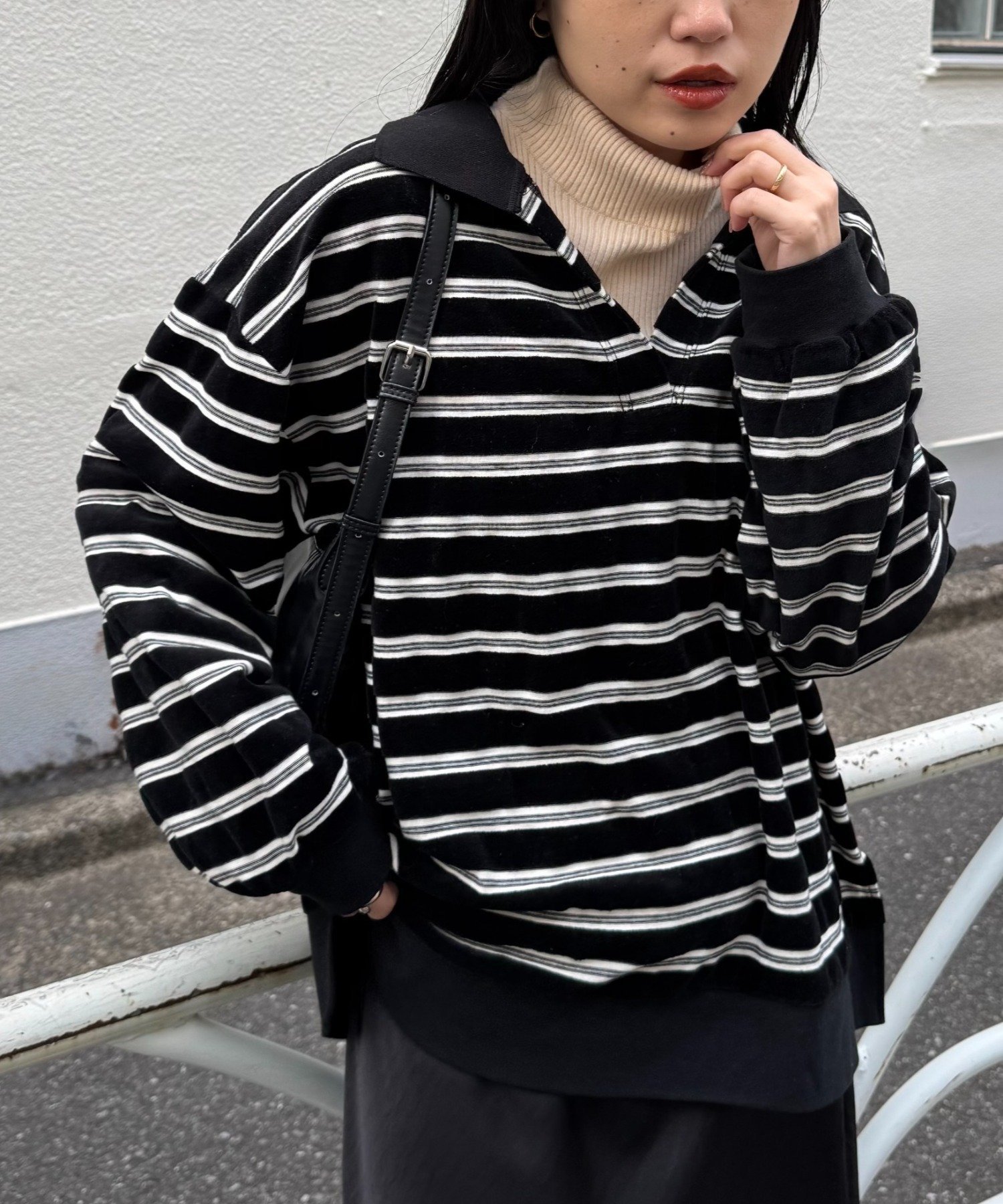 【チャオパニックティピー/CIAOPANIC TYPY】のベロアボーダースキッパーポロトップス インテリア・キッズ・メンズ・レディースファッション・服の通販 founy(ファニー) 　ファッション　Fashion　レディースファッション　Fashion for Women　トップス・カットソー　Cut & Sew Tops　ベロアトップス　Velour Tops / Velvet-Look Items　ショート　Short, Short Length　スキッパー　Skipper, Open Collar　スリット　Slit, Slit Detail　デニム　Denim, Jeans Material　トレンド　Trend, Trending Now　バランス　Balance, Style Balance　ベロア　Velour, Soft Velvet　ボーダー　Border, Stripe　ランダム　Random, Irregular　リラックス　Relax, Relaxed Fit　ロング　Long, Long-Length　ワイド　Wide, Wide Fit　A/W・秋冬　Autumn/Winter　おすすめ　Recommended / Our Picks　ブラック|ID: prp329100004785210 ipo3291000000034933014