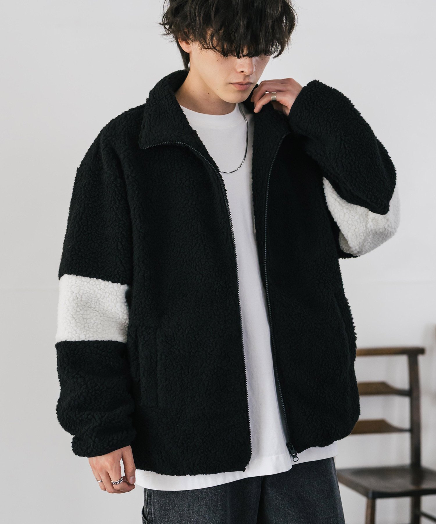 【ロッキーモンロー/Rocky Monroe】のオーバーサイズ袖ライン配色切替スタンドネックボアブルゾン インテリア・キッズ・メンズ・レディースファッション・服の通販 founy(ファニー) ファッション Fashion レディースファッション Fashion for Women アウター Coat / Outerwear Collection ブルゾンジャケット・スポーティアウター Blouson Jackets アウトドア Outdoor Clothing インナー Innerwear カットソー Cut and Sewn Top 切替 Switching, Contrast Panel シンプル Simple, Minimal ジップ Zip, Zipper ジャケット Jacket, Outerwear スウェット / スエット Sweatshirt, Sweatwear バルーン Balloon, Balloon Silhouette パイピング Piping, Trim Design パーカー Hoodie, Parka ビッグ Big, Oversized ボックス Boxy, Box Shape 防寒 Cold Protection, Winter-Ready メンズ Men's, Menswear リラックス Relax, Relaxed Fit ルーズ Loose, Oversized 再入荷 Restock / Back in Stock おすすめ Recommended / Our Picks ブラック|ID: prp329100004785223 ipo3291000000034841580