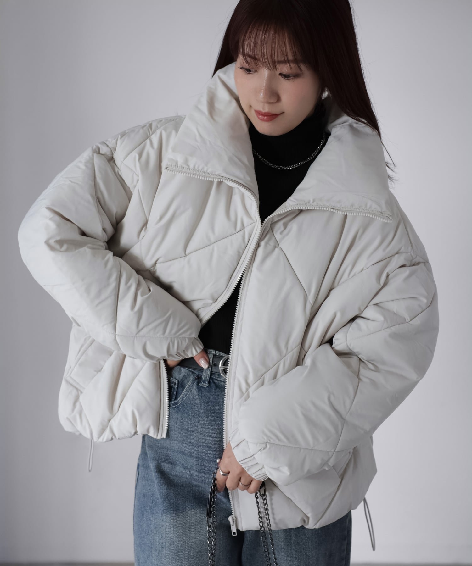 【リベリー/Riberry】のスタンドカラーキルティングダウン インテリア・キッズ・メンズ・レディースファッション・服の通販 founy(ファニー) 　ファッション　Fashion　レディースファッション　Fashion for Women　キルト　Quilt, Quilted Fabric　コンパクト　Compact, Small Size　軽量　Lightweight, Ultra Light　ショート　Short, Short Length　シンプル　Simple, Minimal　スタンド　Stand Collar, Upright Stand　タフタ　Taffeta, Structured Fabric　ダウン　Down, Puffer　デニム　Denim, Jeans Material　バランス　Balance, Style Balance　ビッグ　Big, Oversized　ブルゾン　Blouson, Bomber Jacket　ベーシック　Basic, Essential　防寒　Cold Protection, Winter-Ready　ミドル　Middle Length, Mid Height　楽ちん　Easy Fit, Comfortable　冬　Winter / This Winter　再入荷　Restock / Back in Stock　プチプライス・低価格　Affordable / Budget Price　おすすめ　Recommended / Our Picks　オフホワイト|ID: prp329100004785262 ipo3291000000035226301